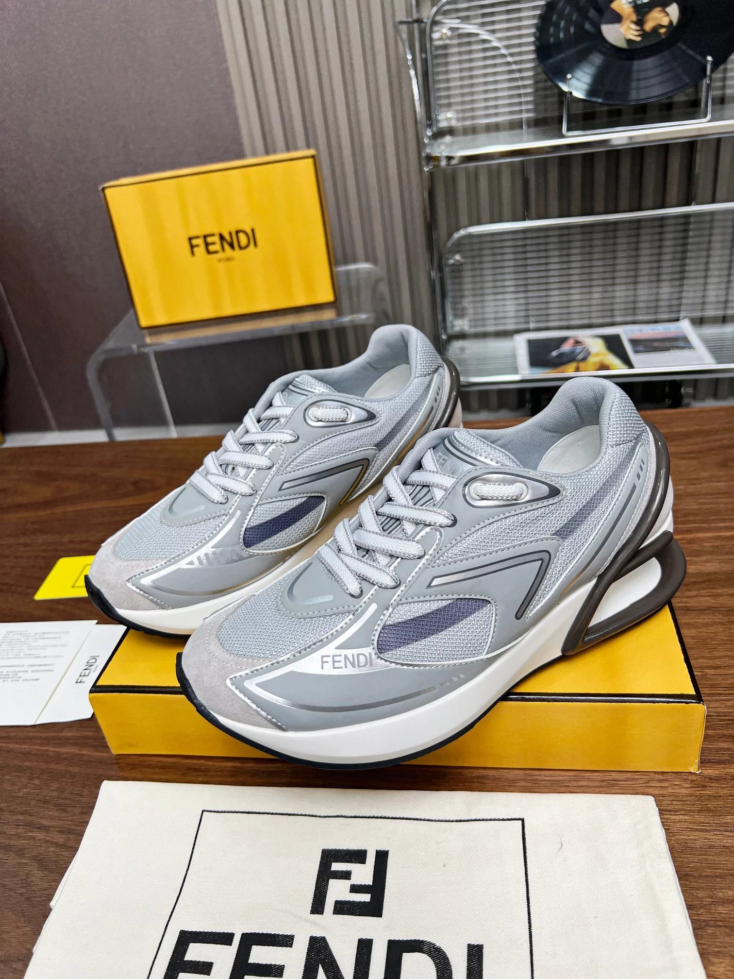 4 Gray 005
