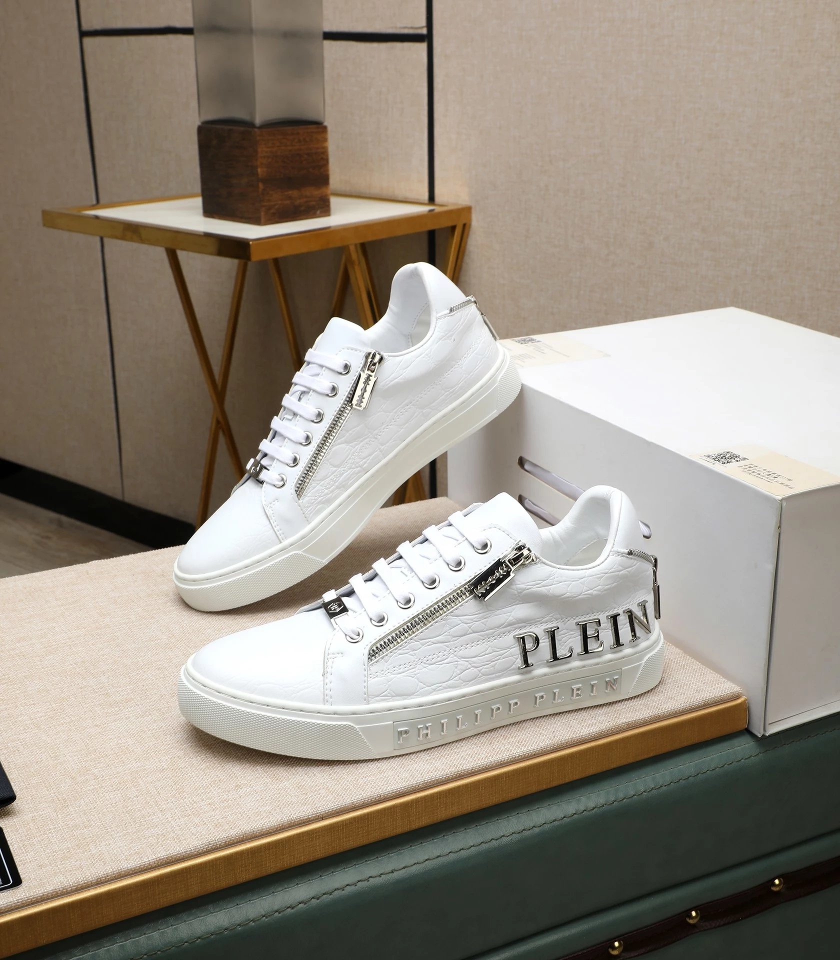 34 white 005