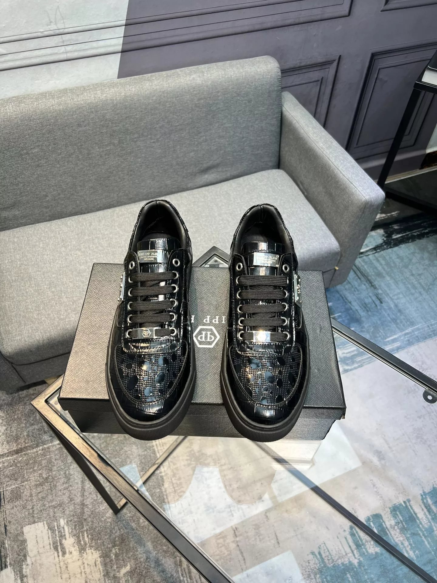 37 black 005