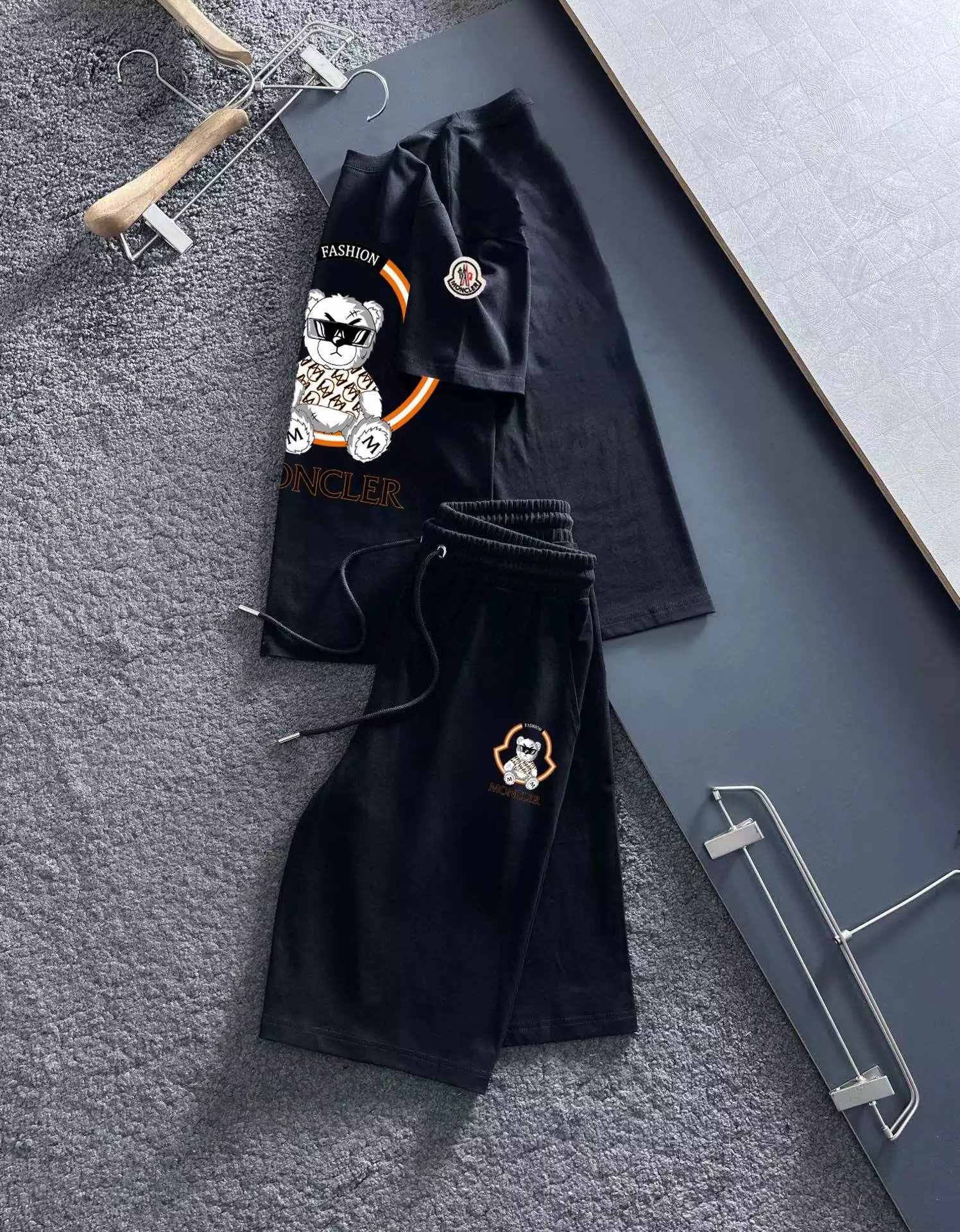 01 Black