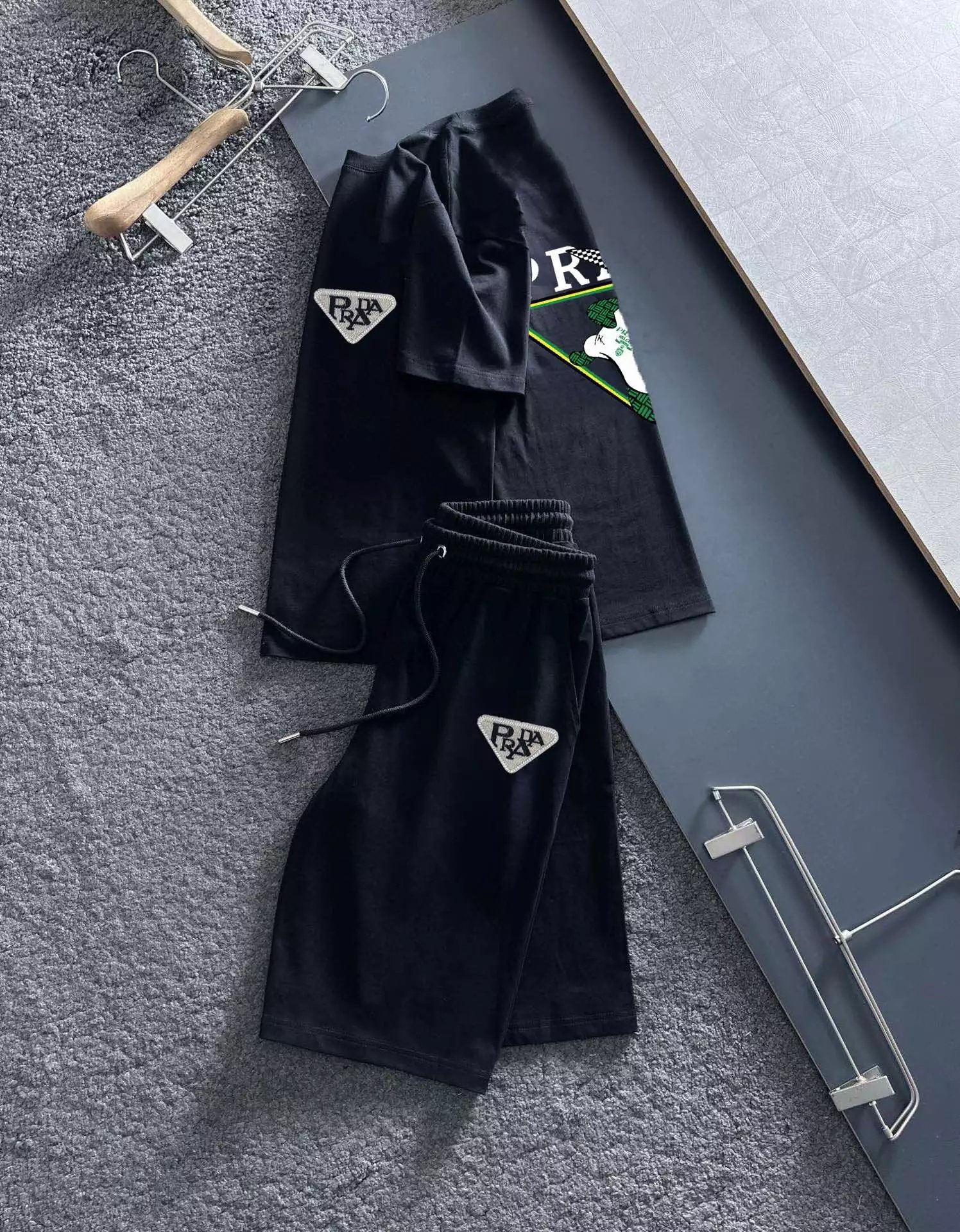 04 Black