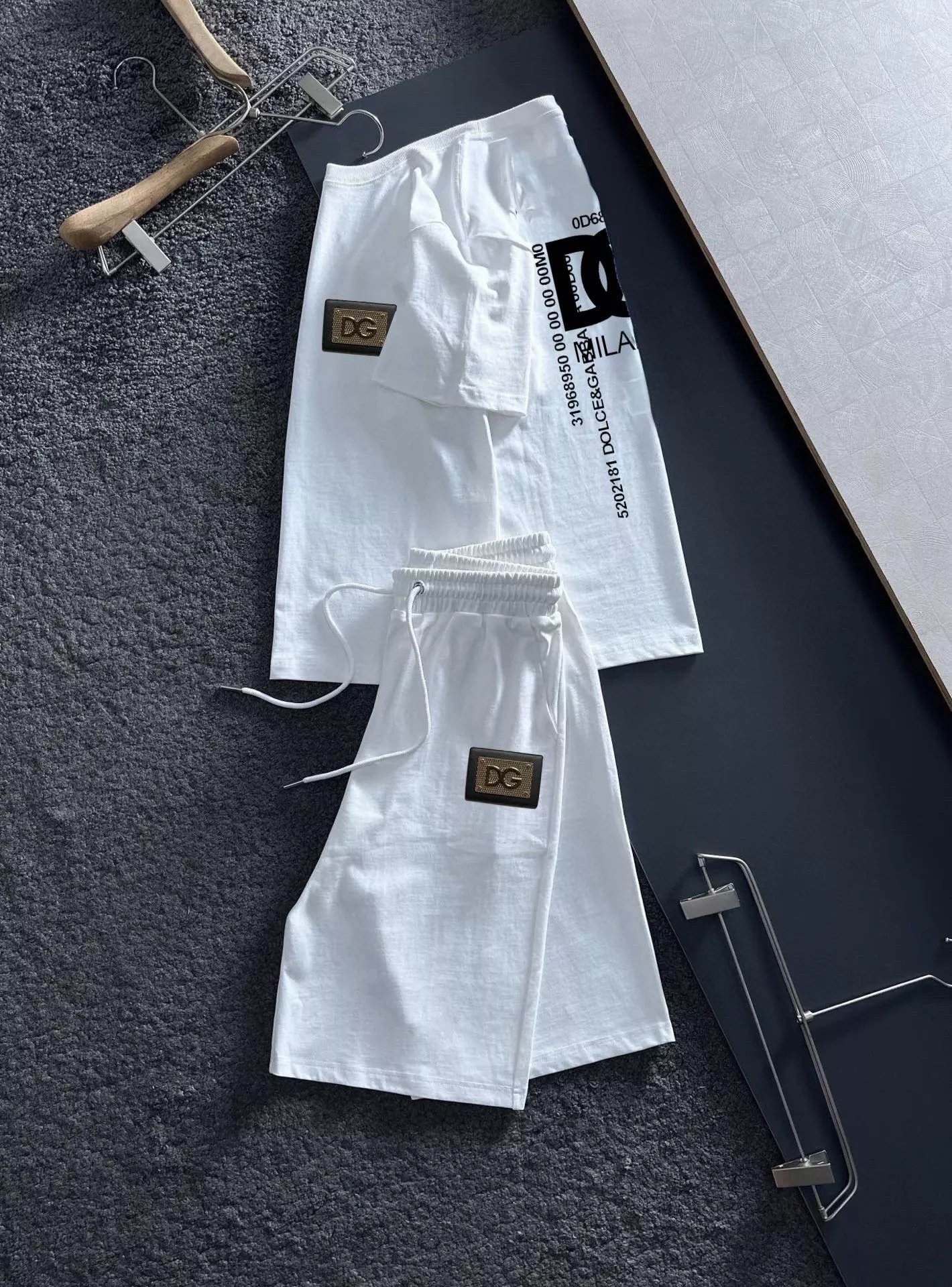 06 White