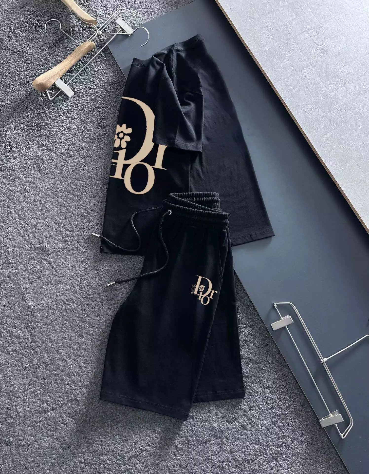 08 black