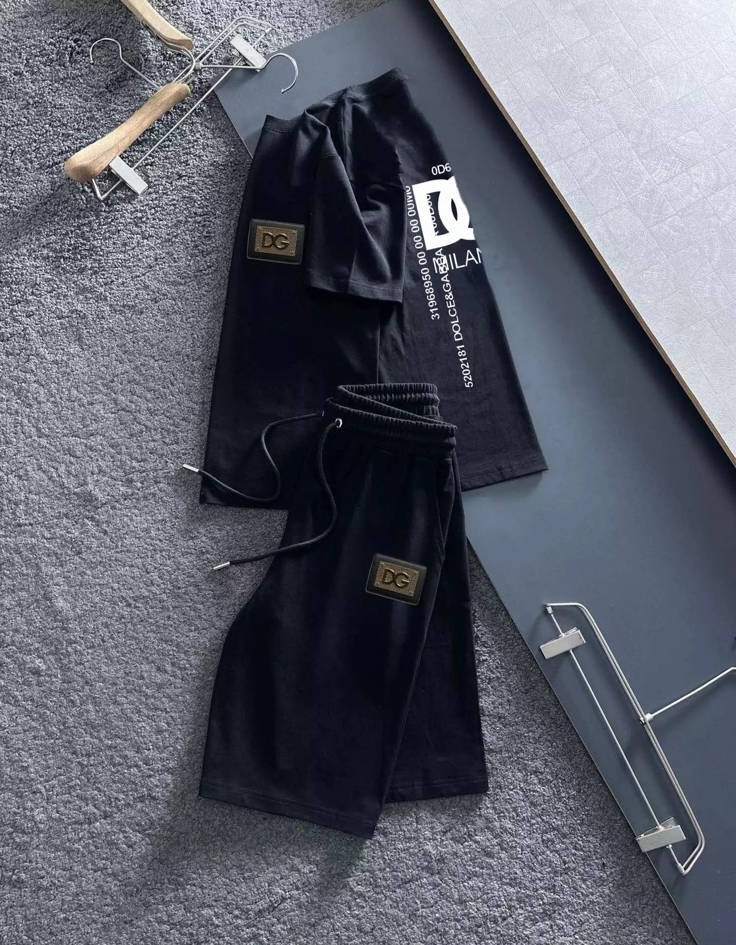 05 Black