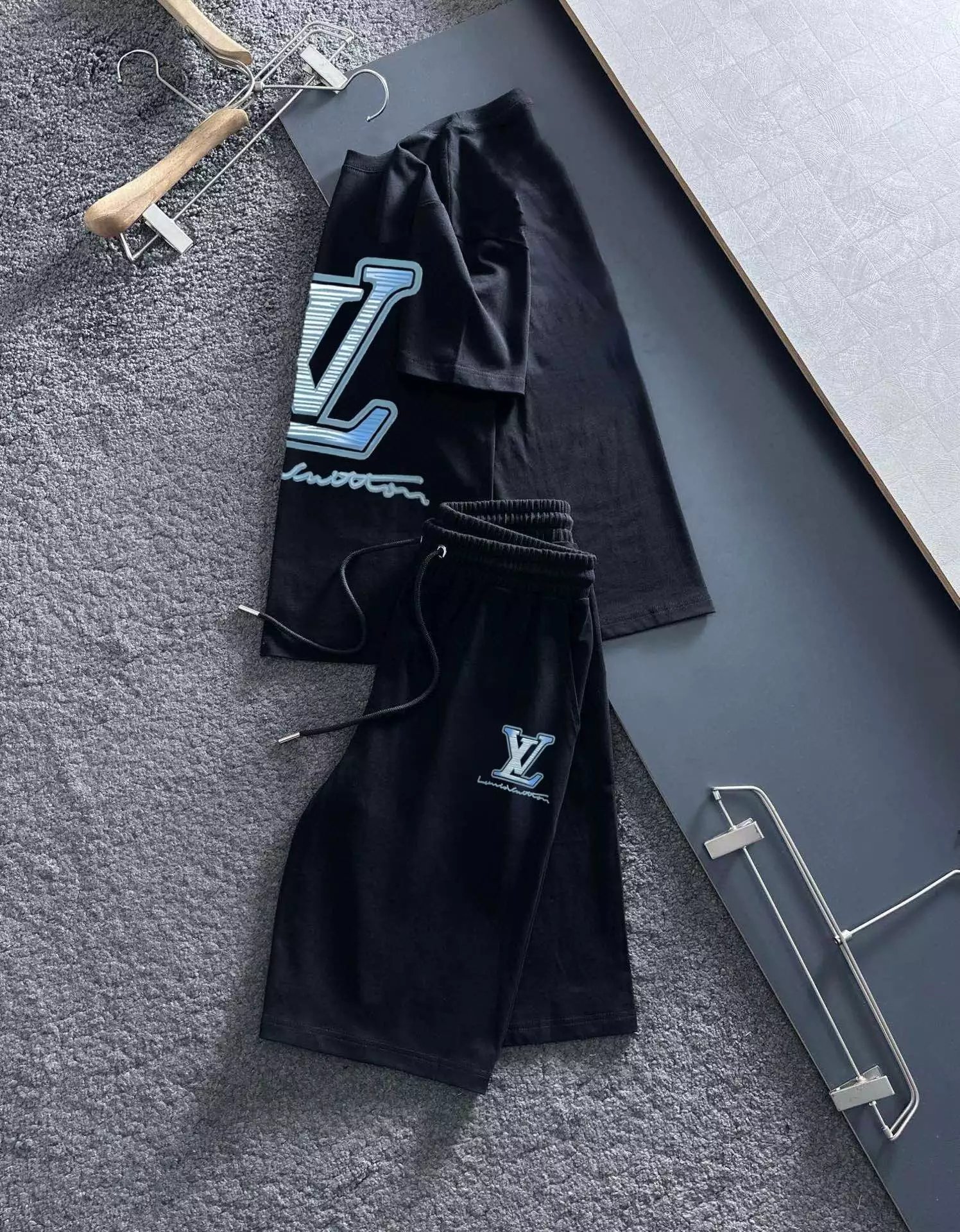 11 black