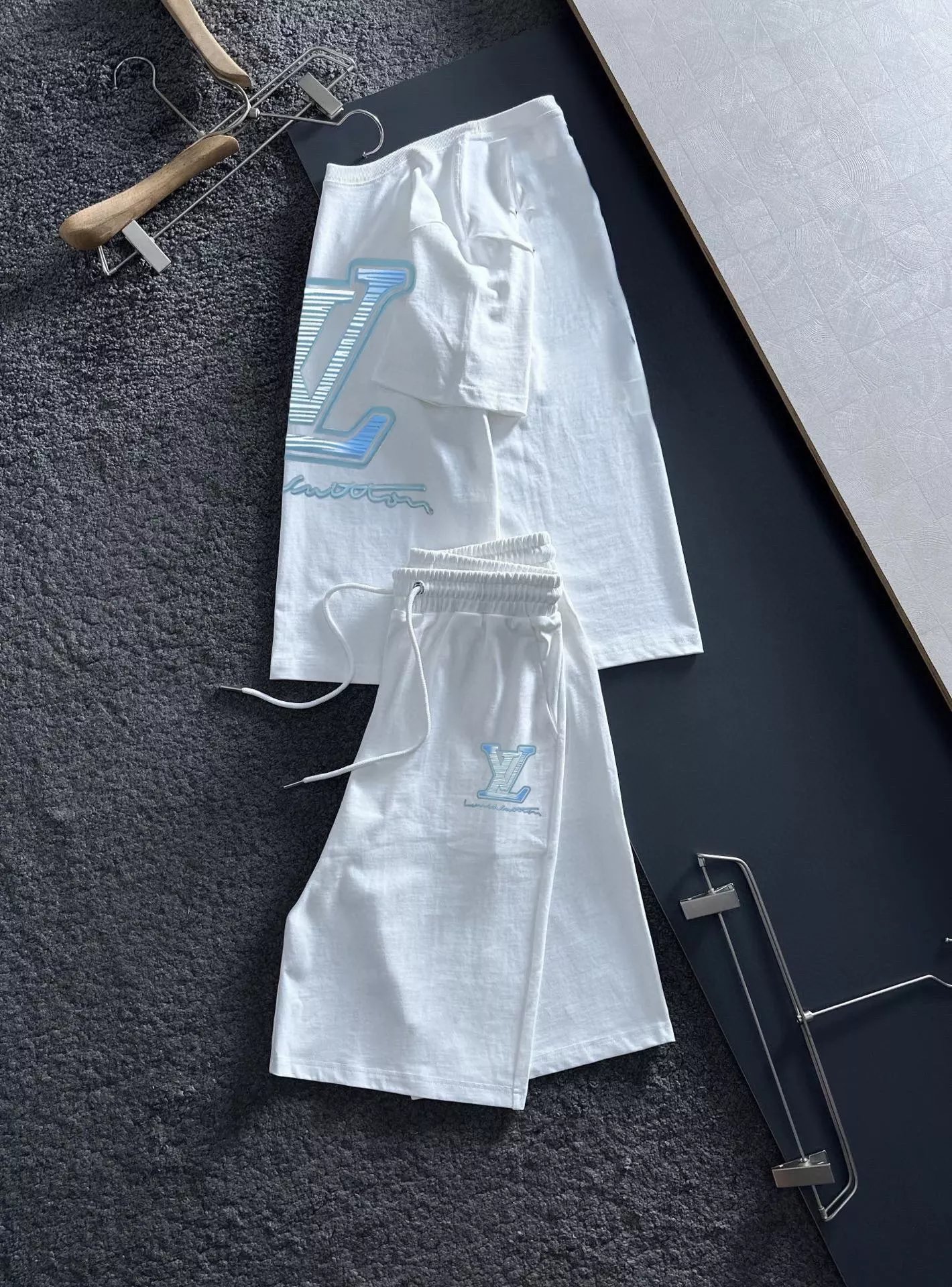 12 white