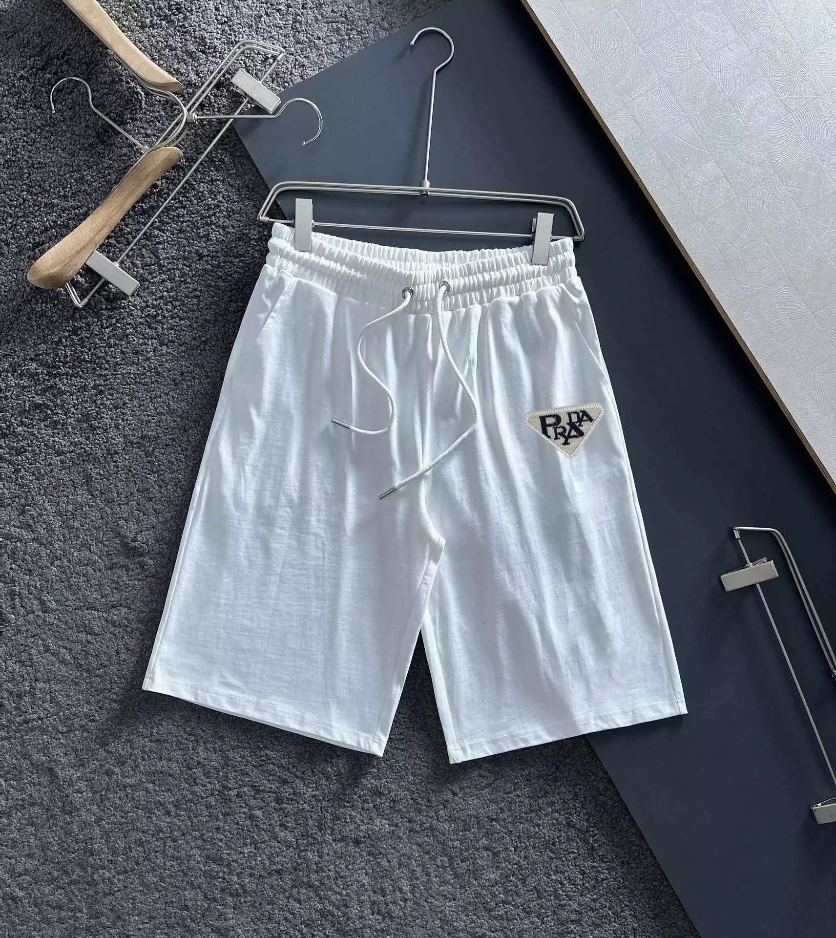 28 white