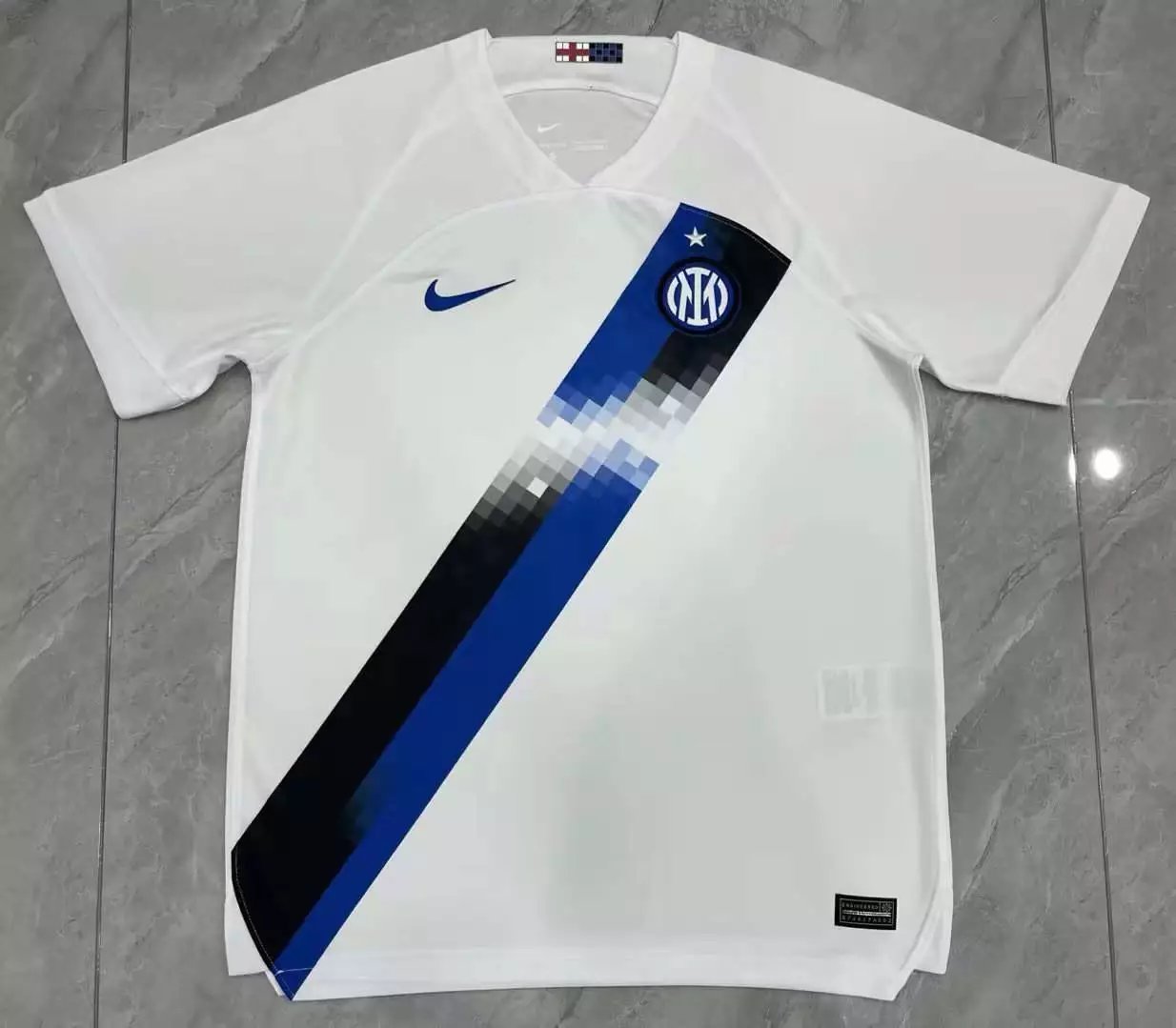 01 White 006