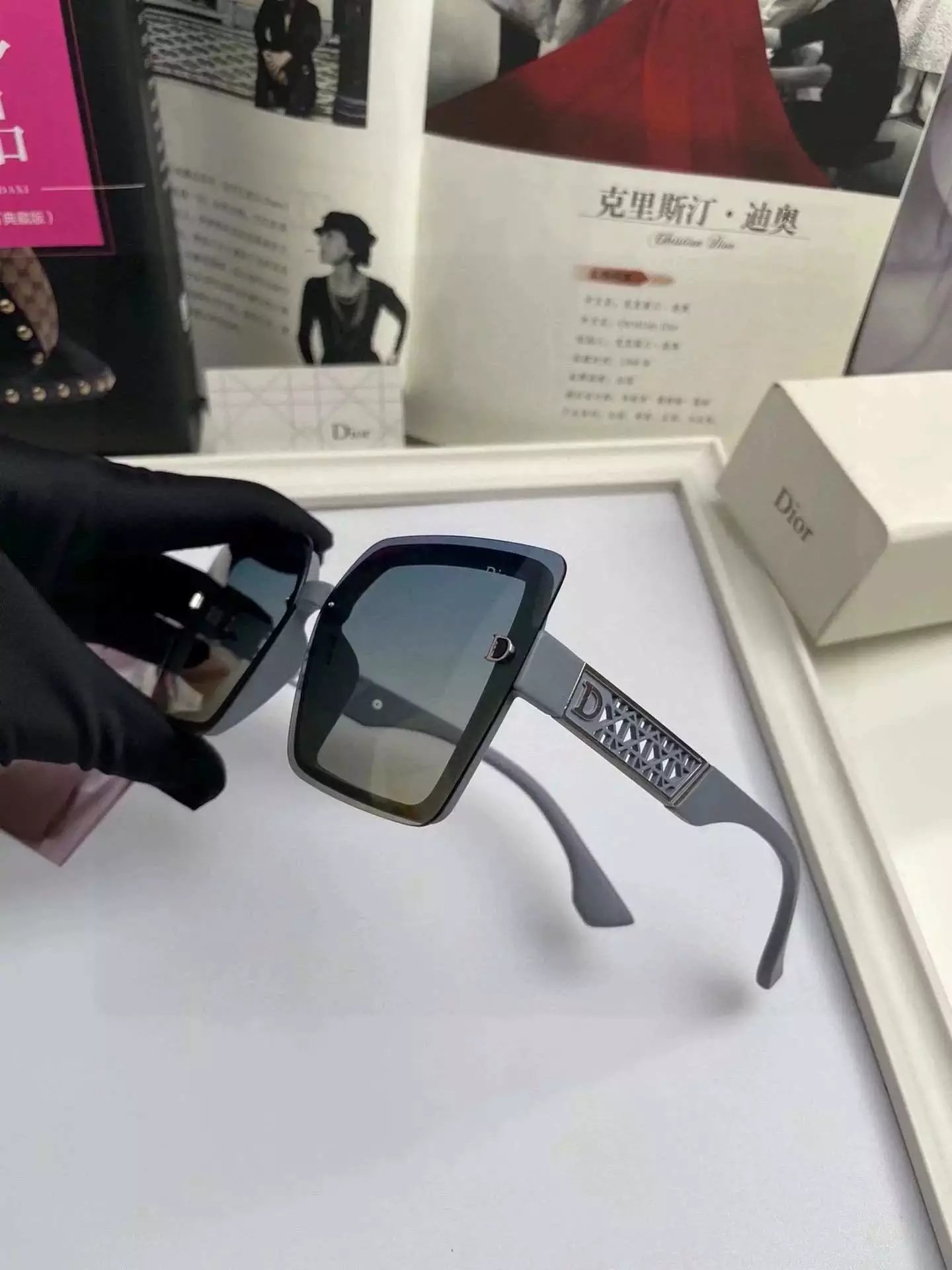 01 Black 006
