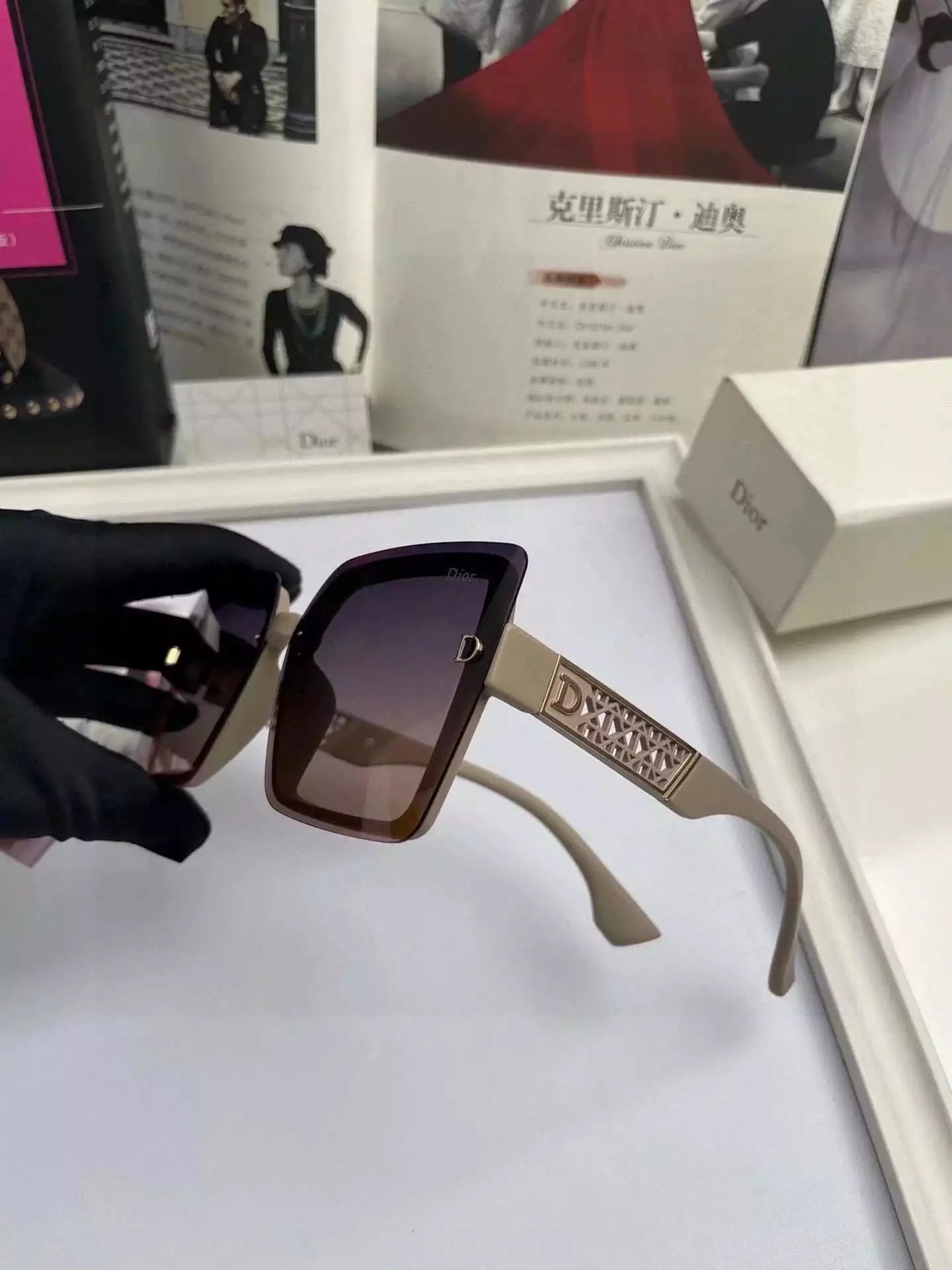 04 Black 006