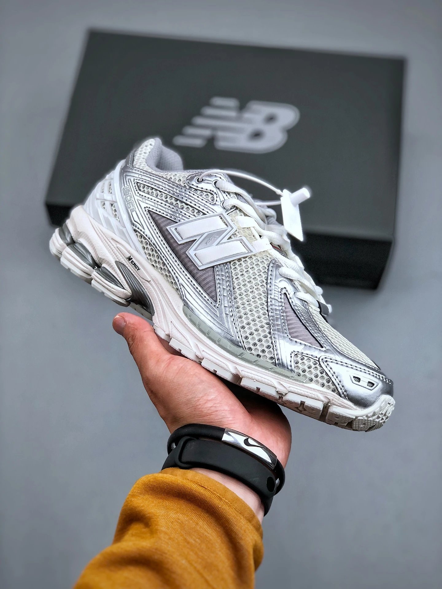 04 White