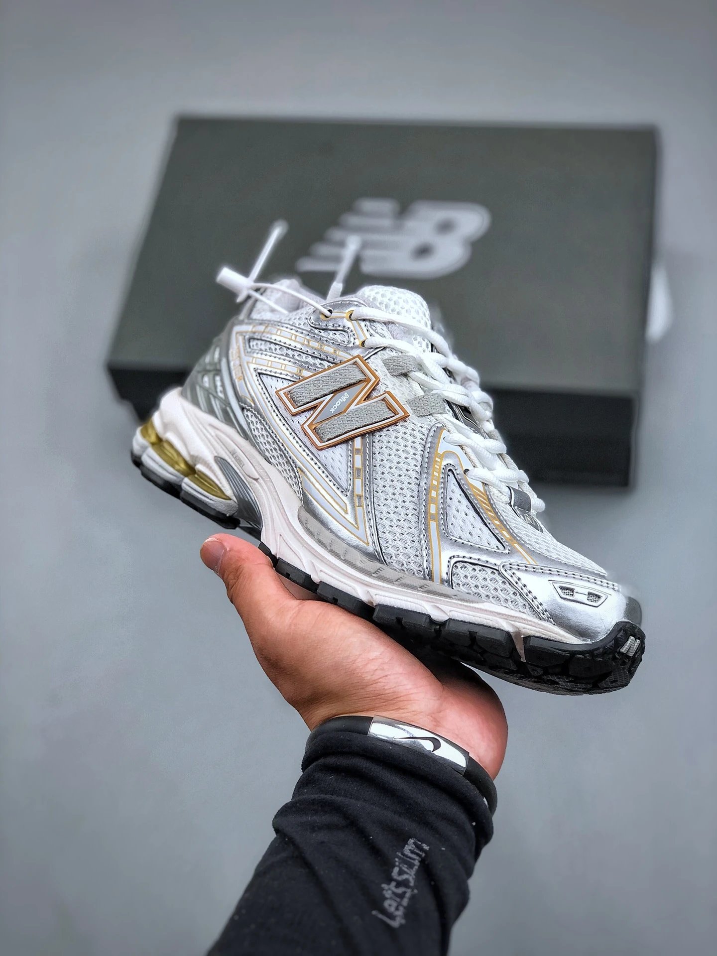 16 white