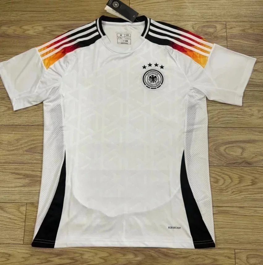 24–25 Germany home