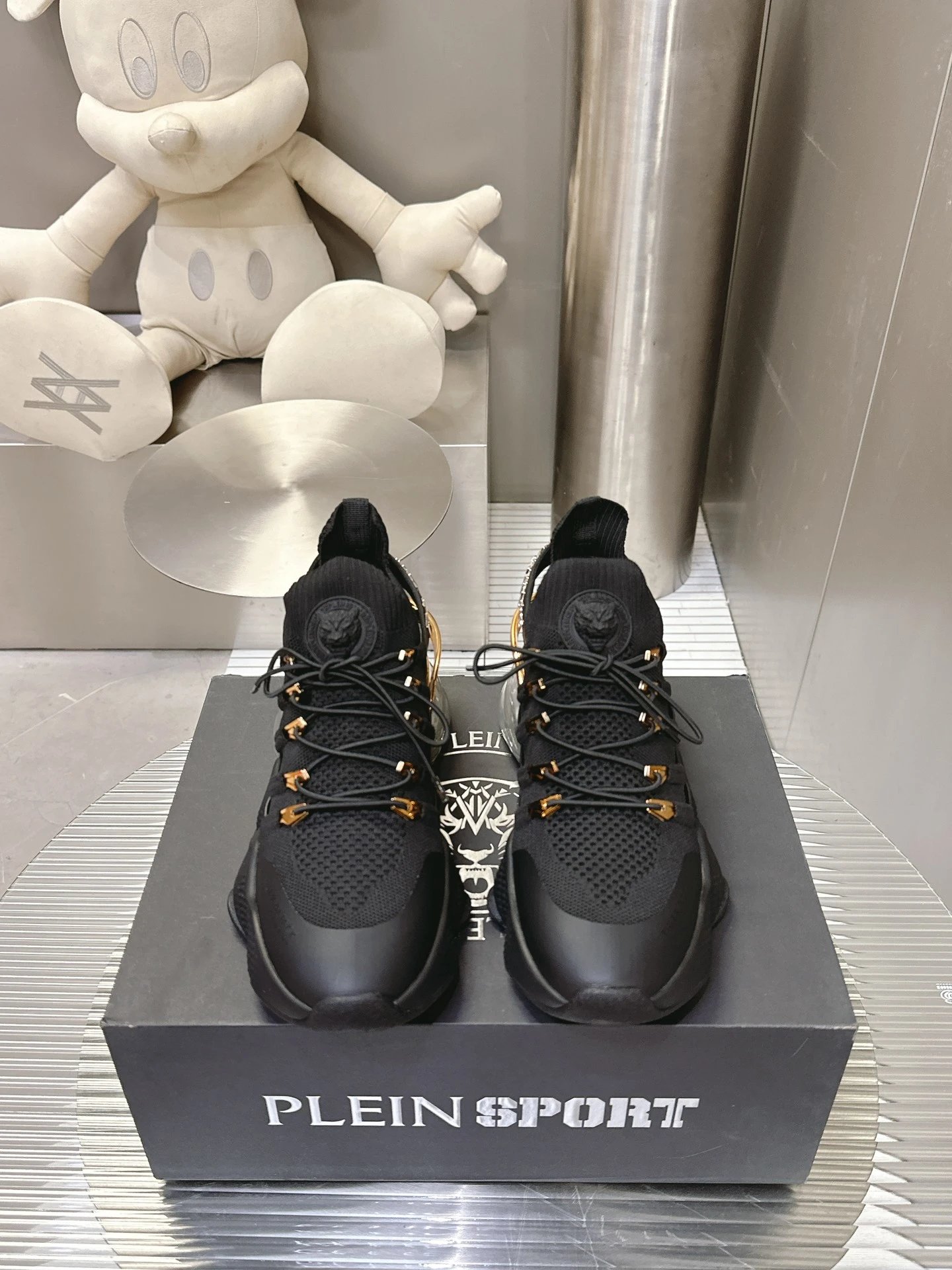 24 black