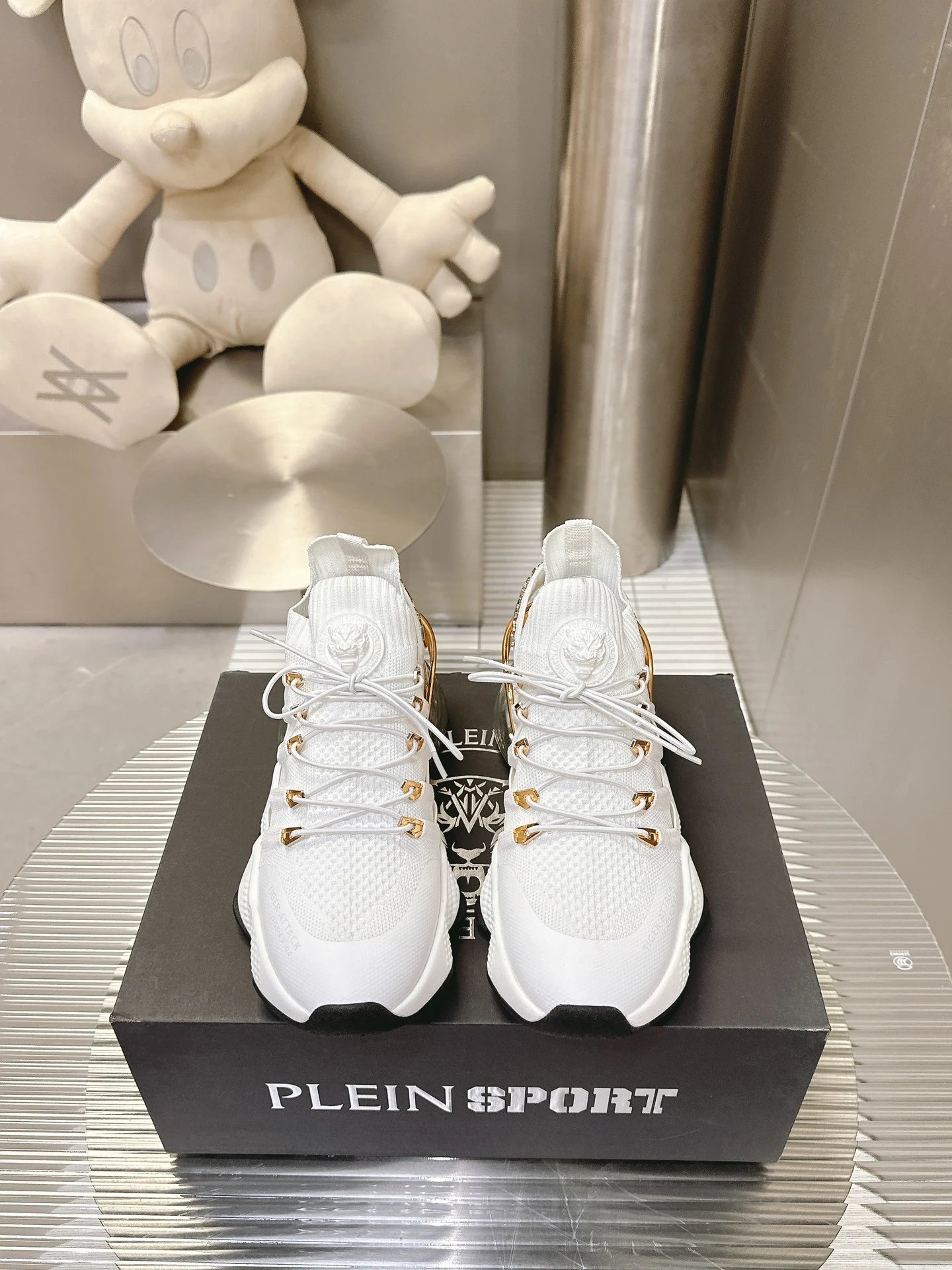 25 white