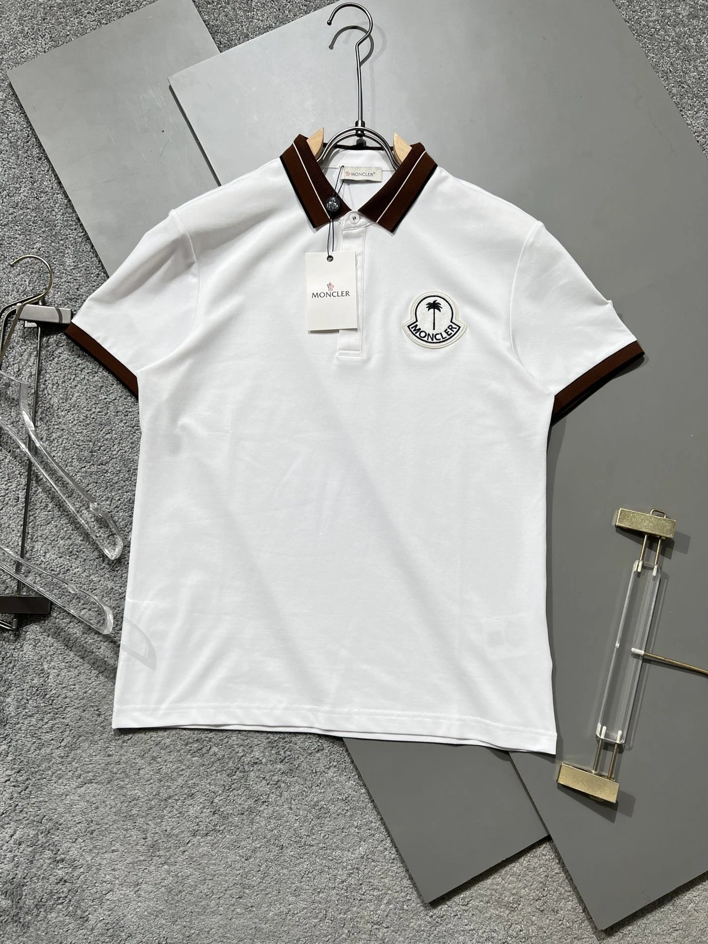 04 White