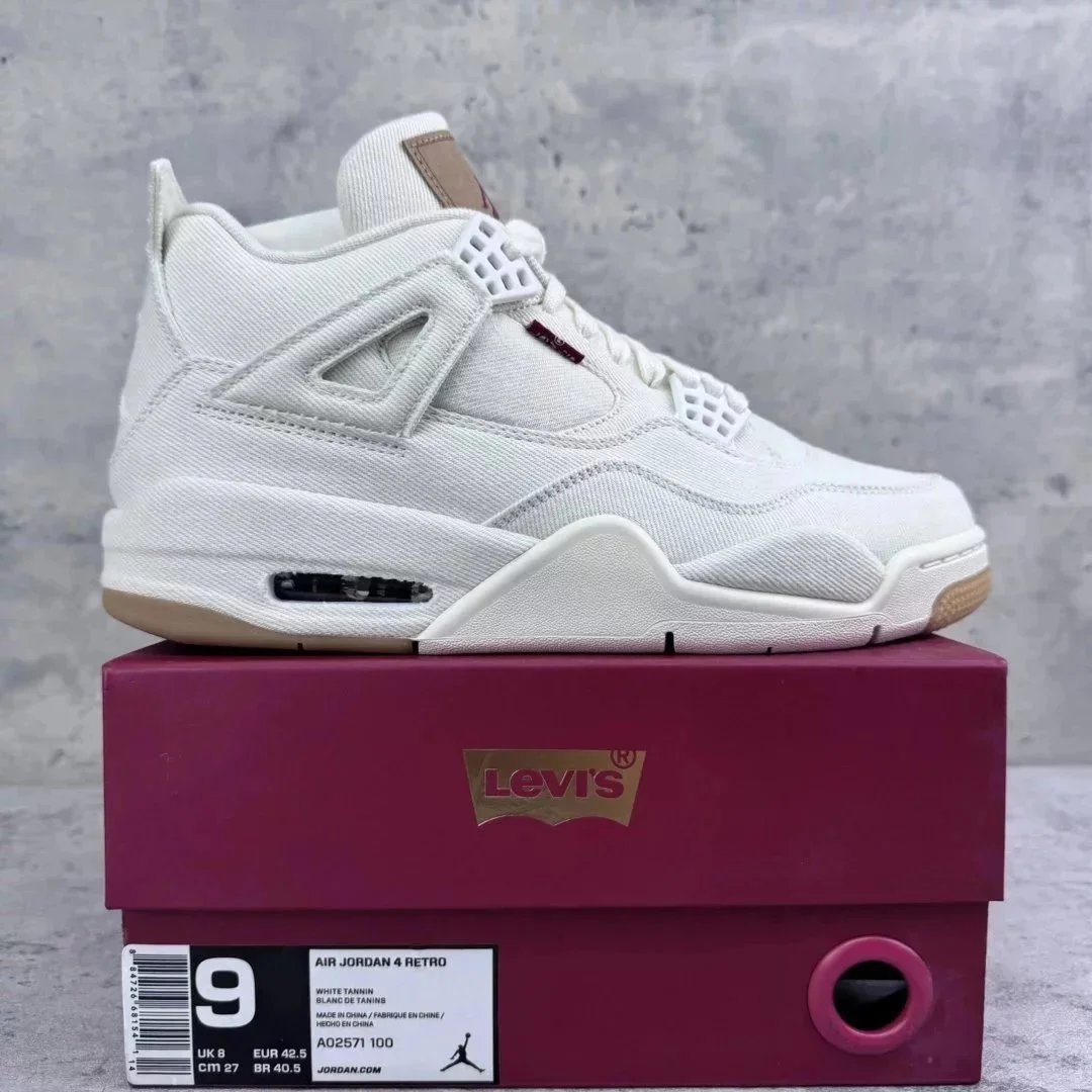 AJ4 Levi’s White AO2571-100