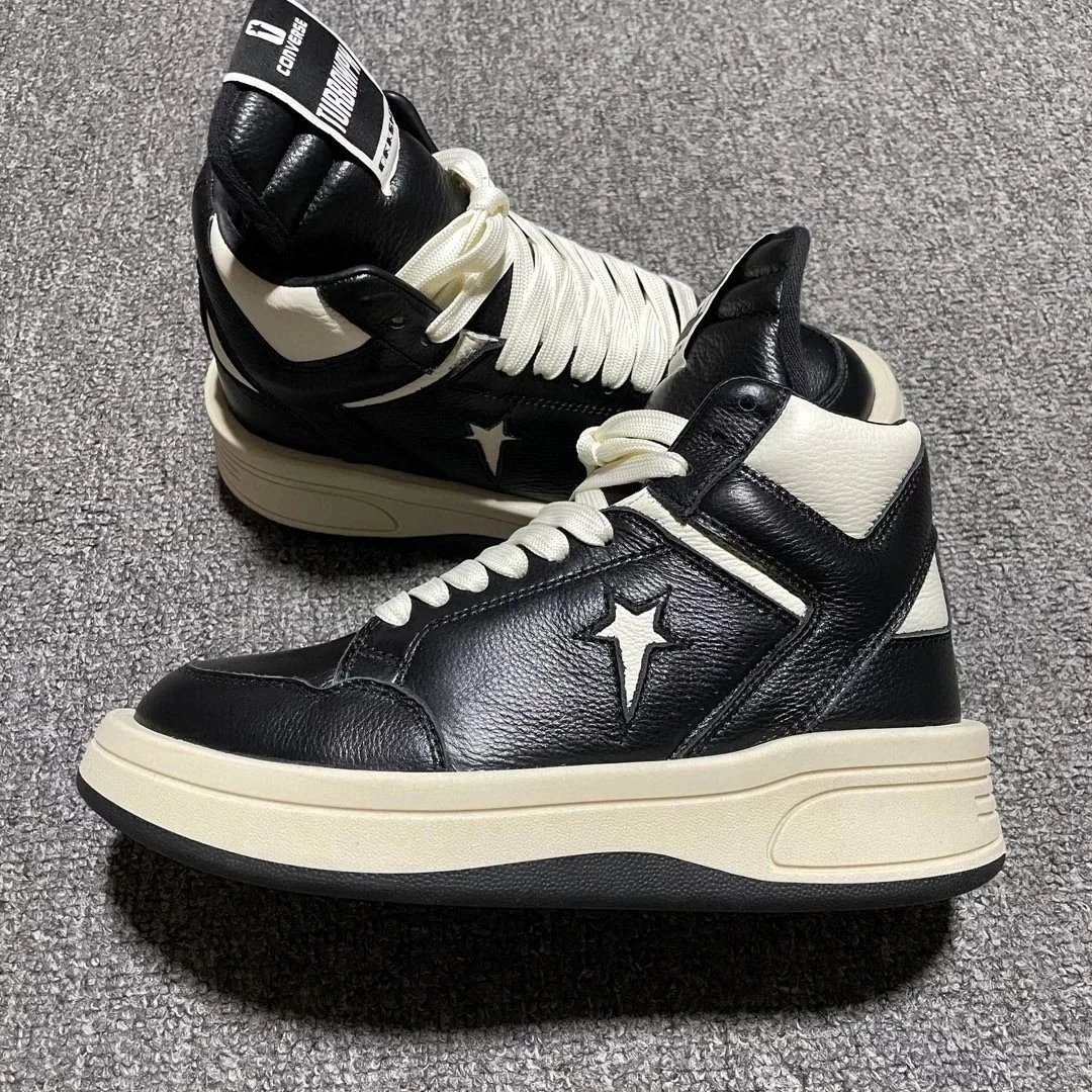 RO large Converse black and white