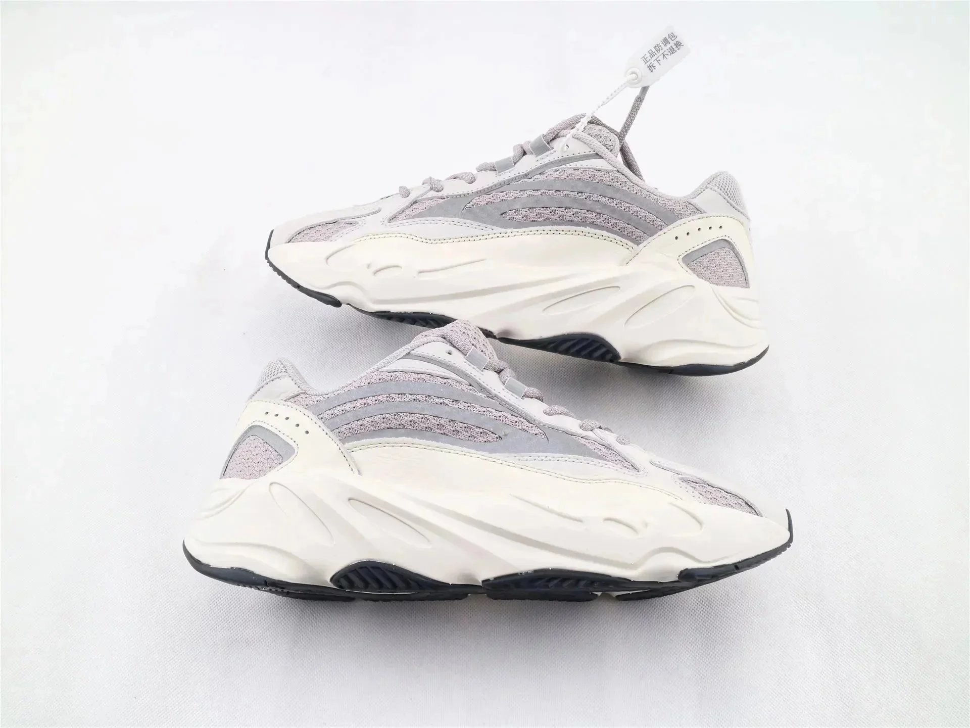 700 V 2 Silver gray