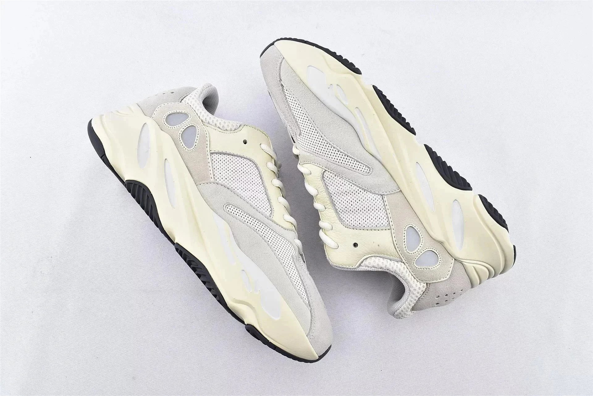 700 V 2 Whitewash