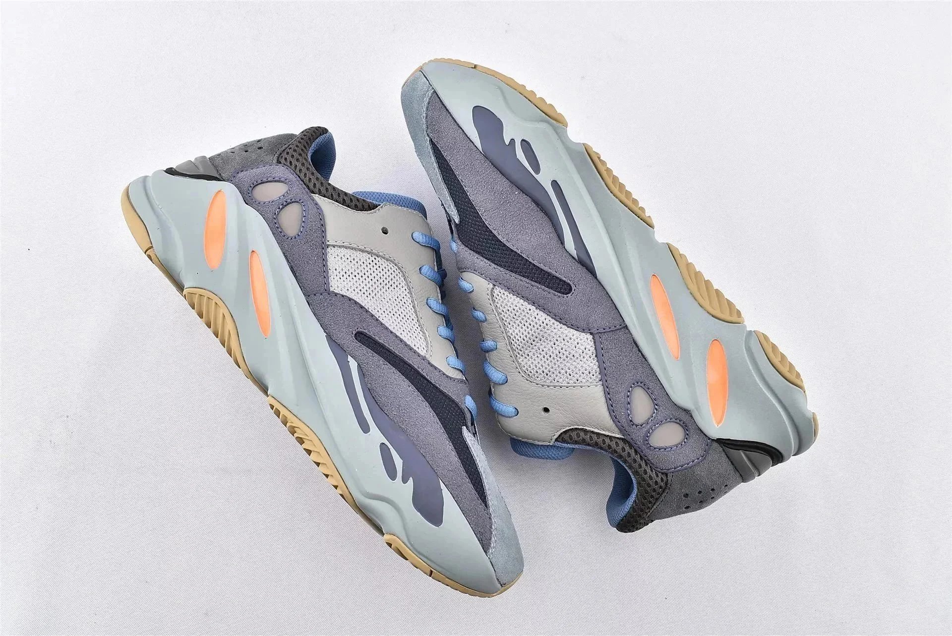 700 V 2 Carbon blue