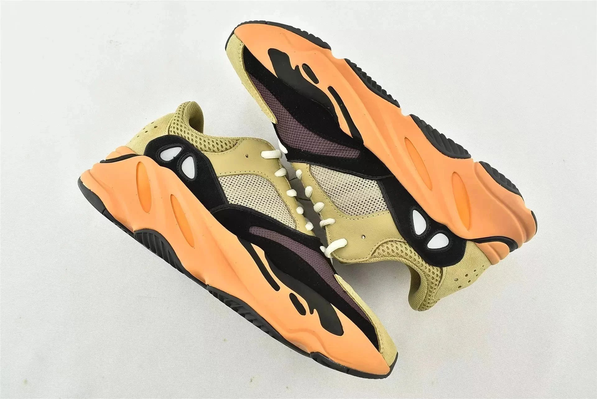 700 V 2 black brown orange
