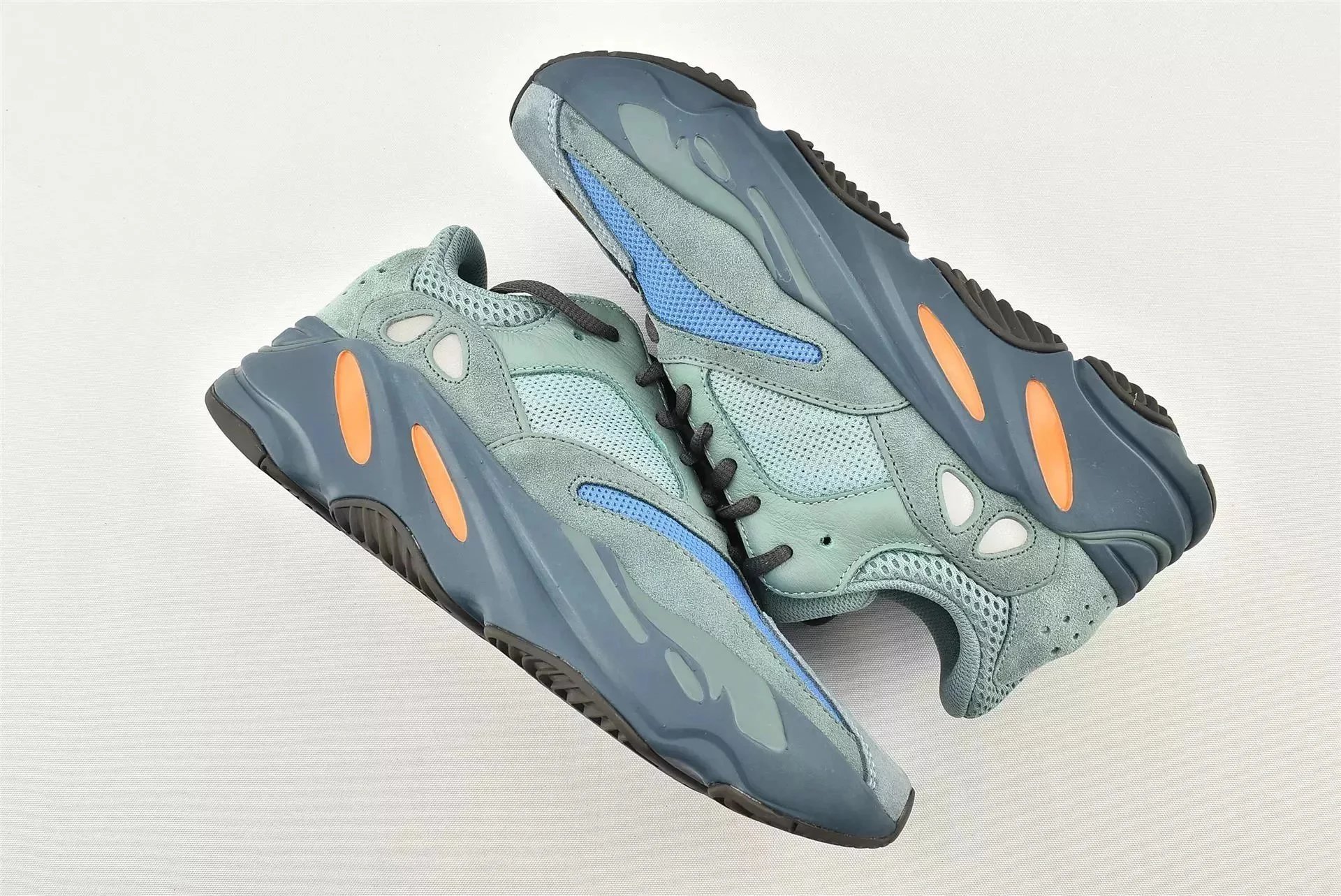700 V 2 Ocean blue