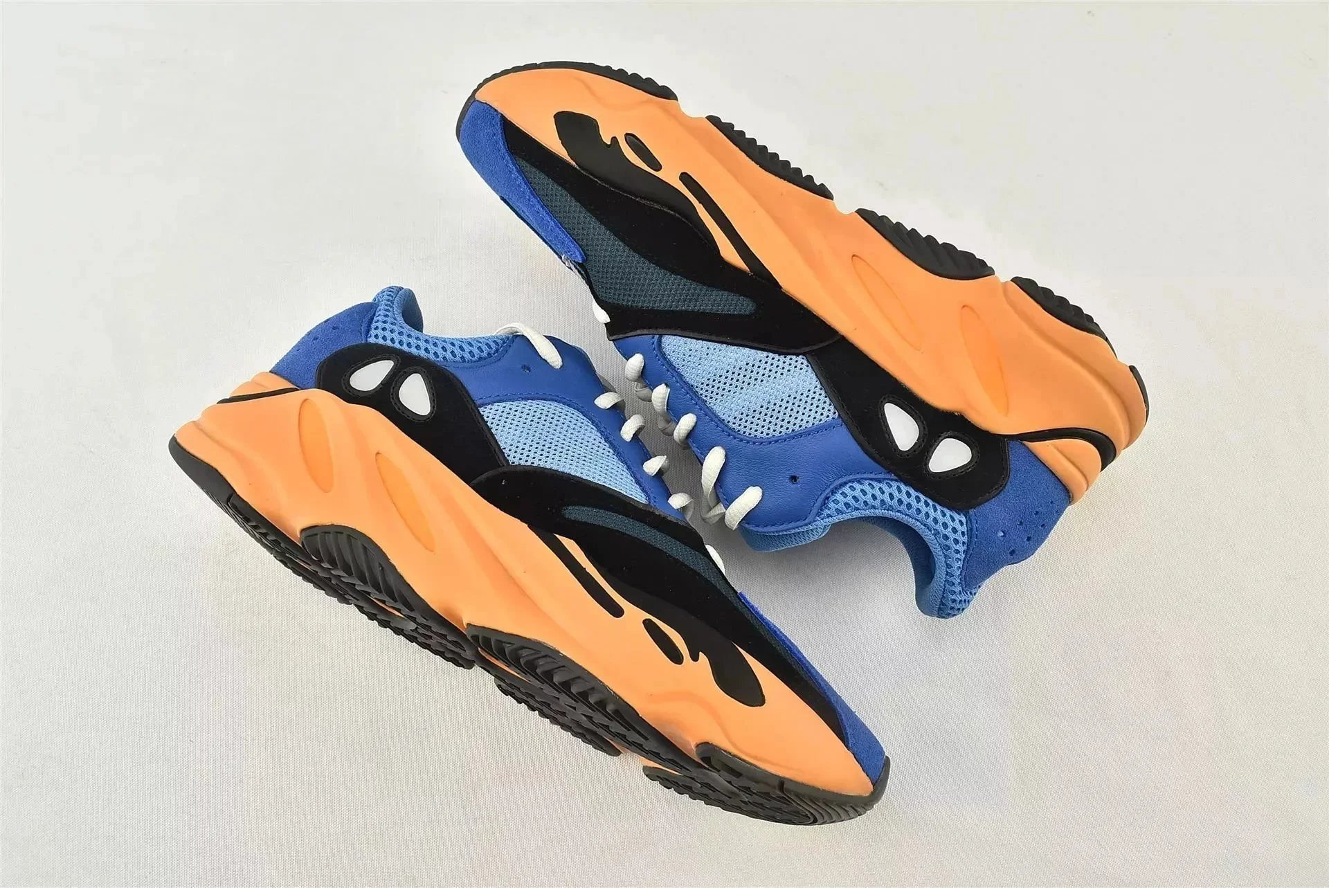 700 V 2 Blue Orange