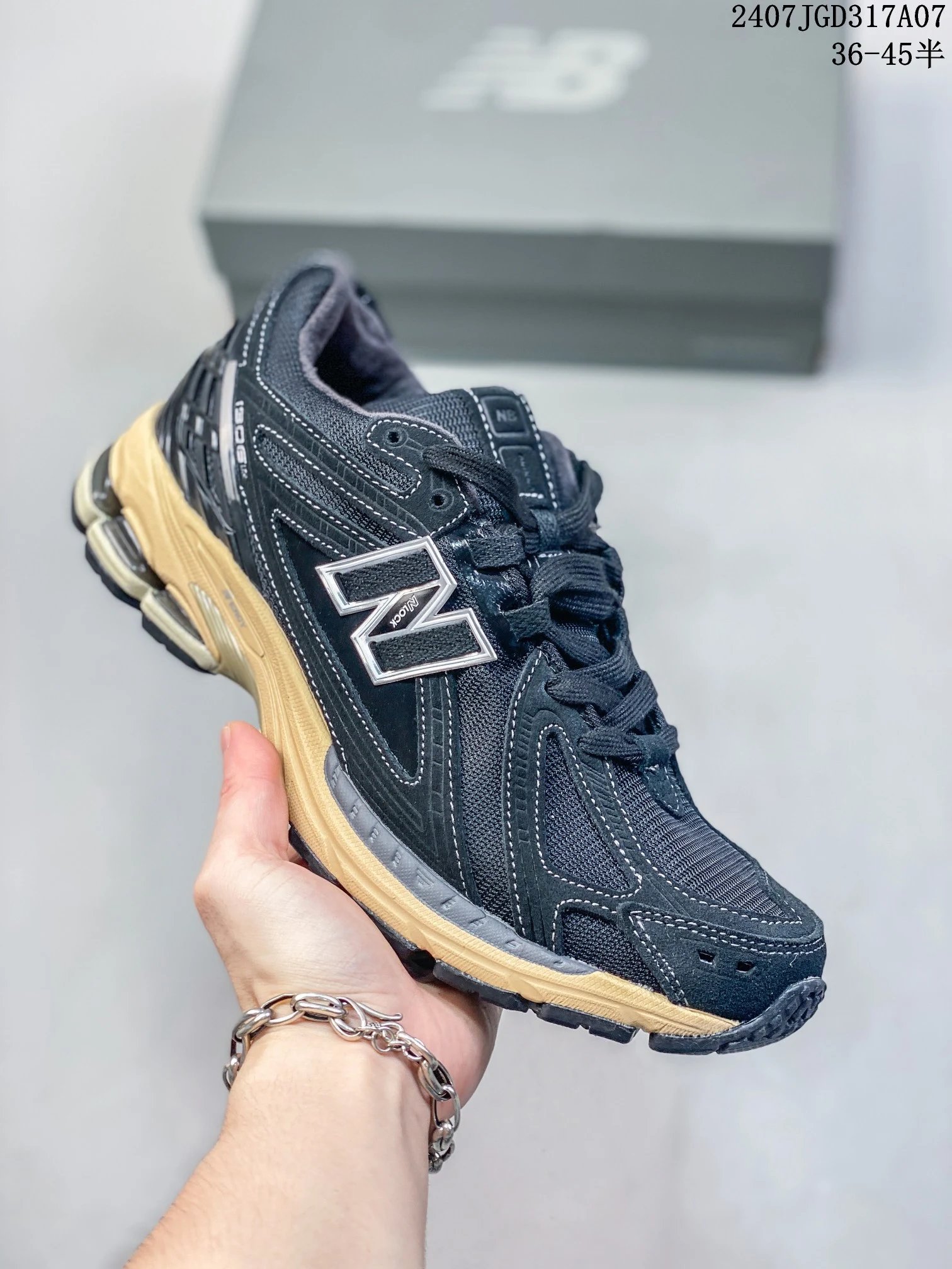 01 Black