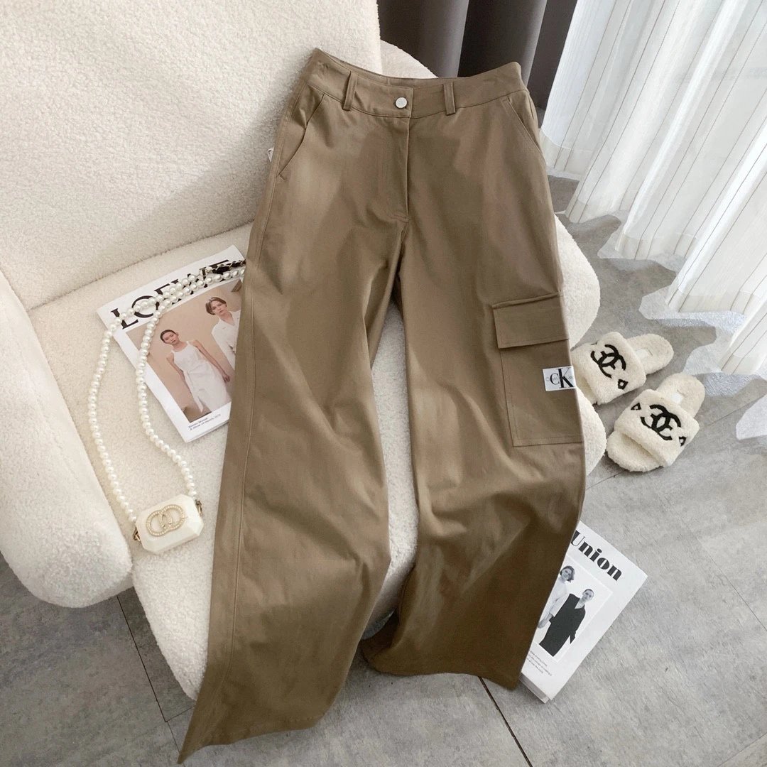 23 Khaki