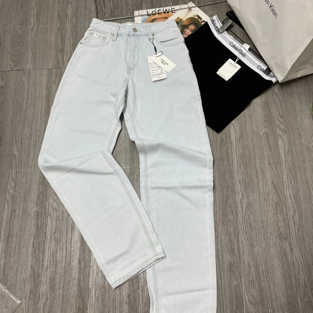 26 white