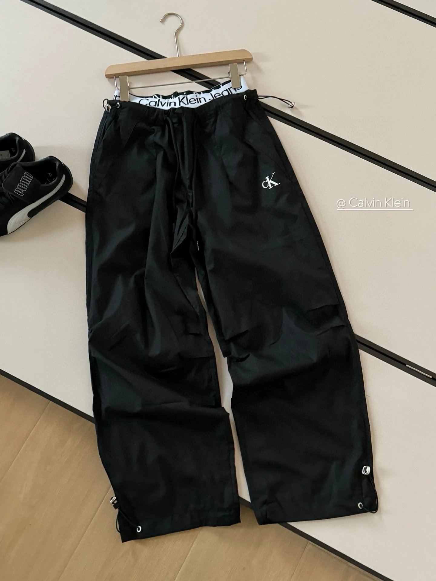 28 black