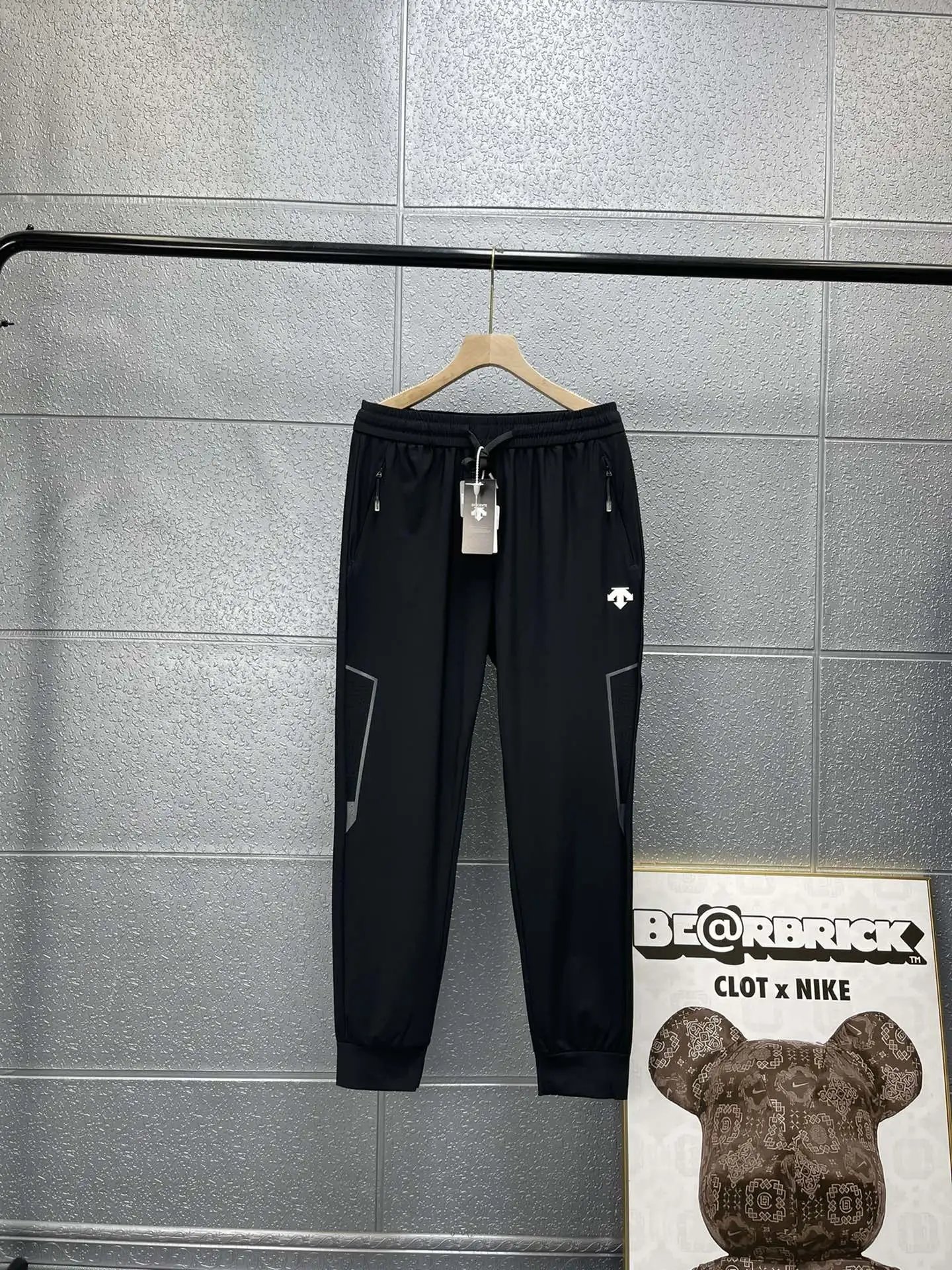 28 black