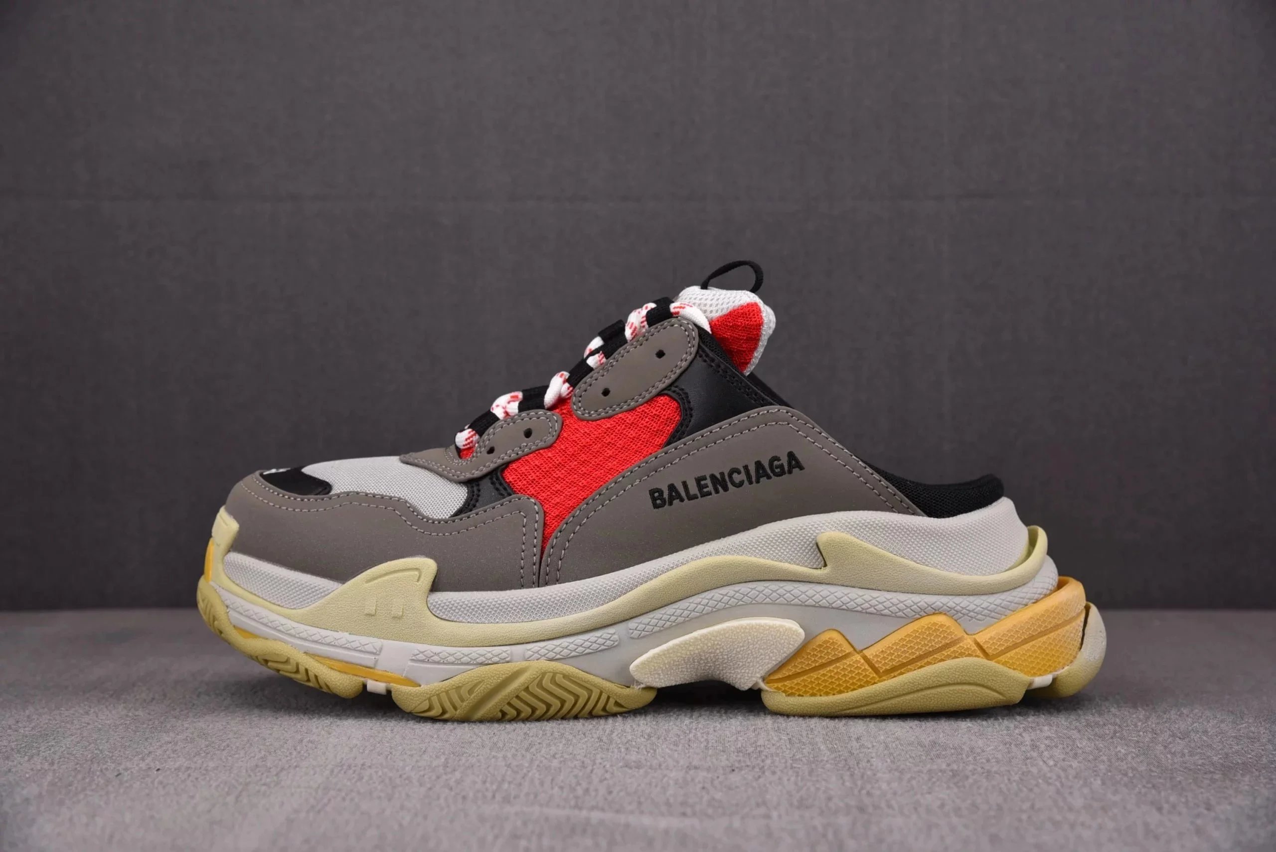 03 gray red black