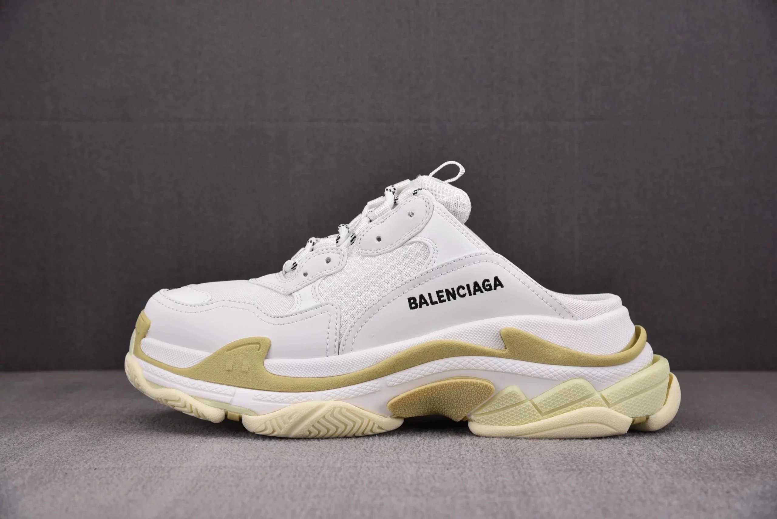 04 White