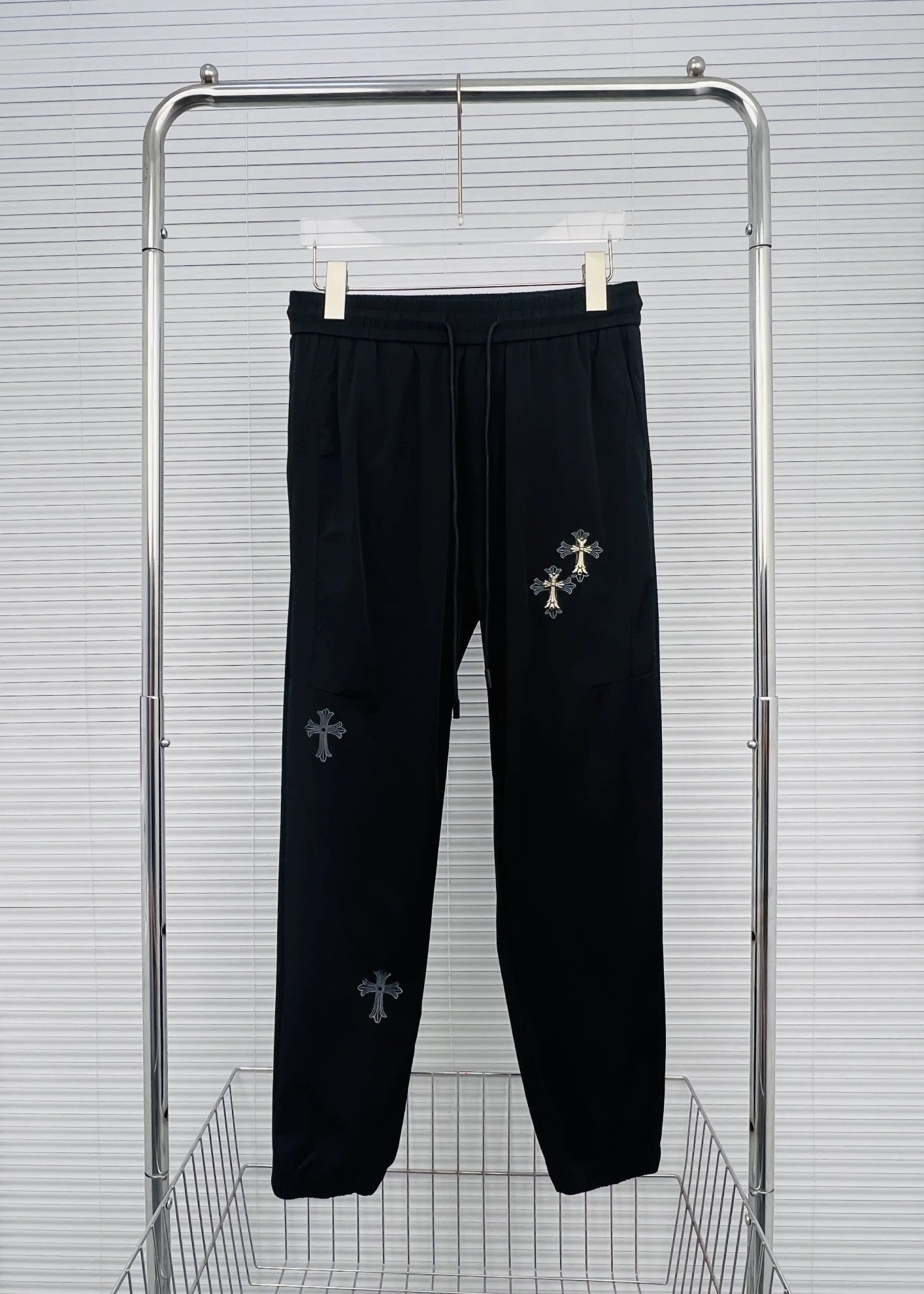 16 black