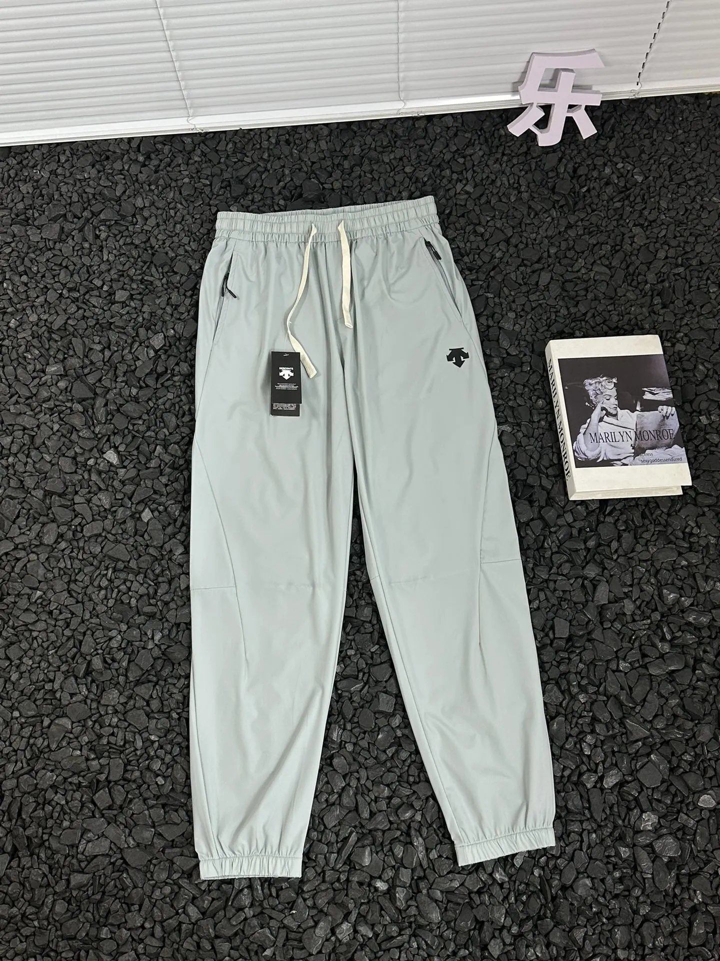 22 white