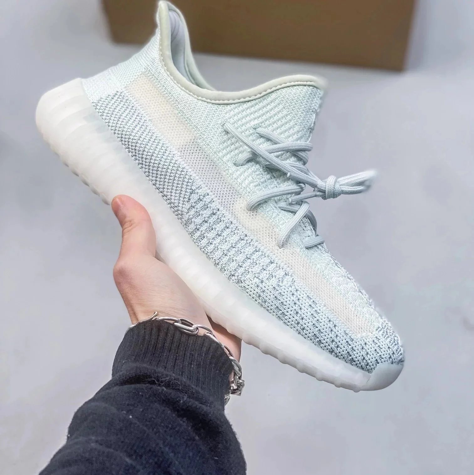 4 Pale blue-white