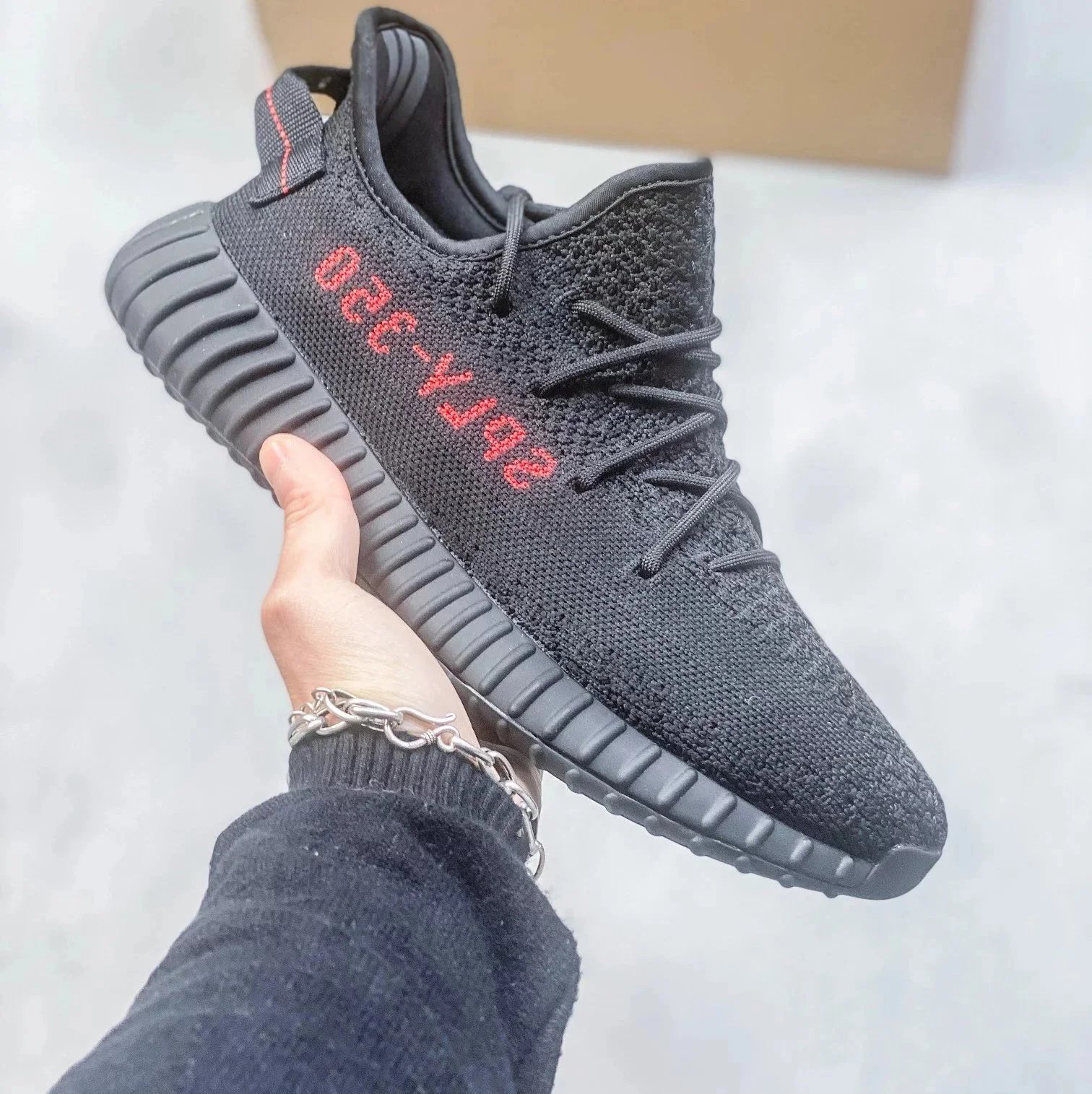 32 Red and black