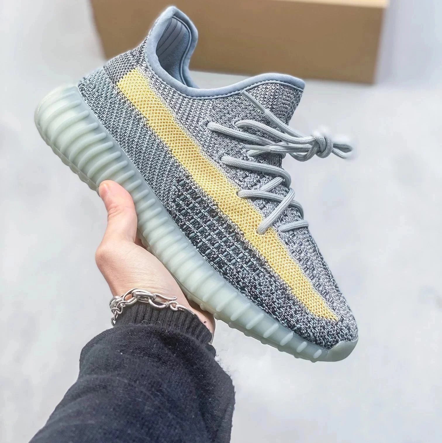 33 Yellow-gray