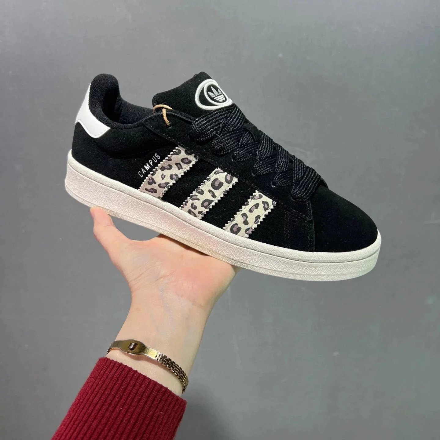 Black leopard print