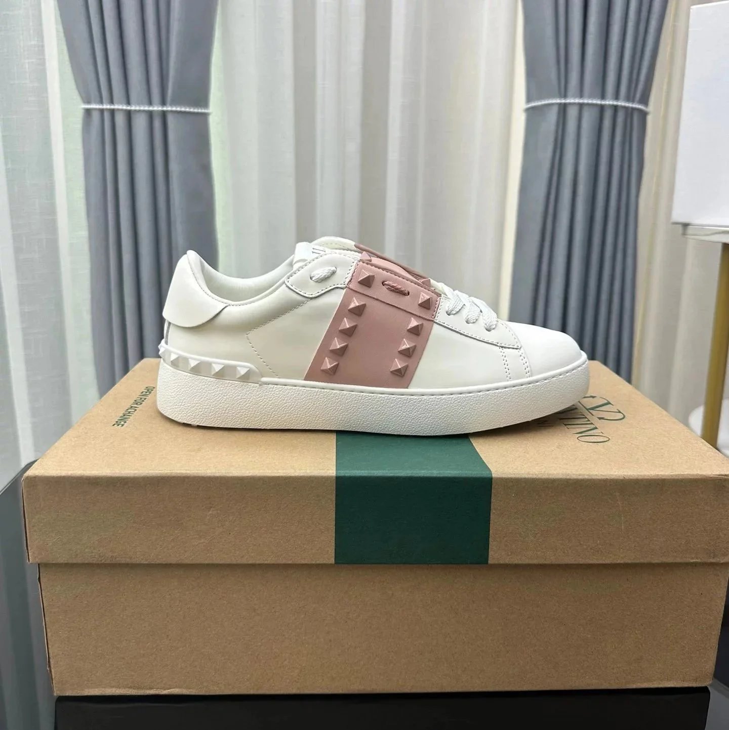 11 White powder