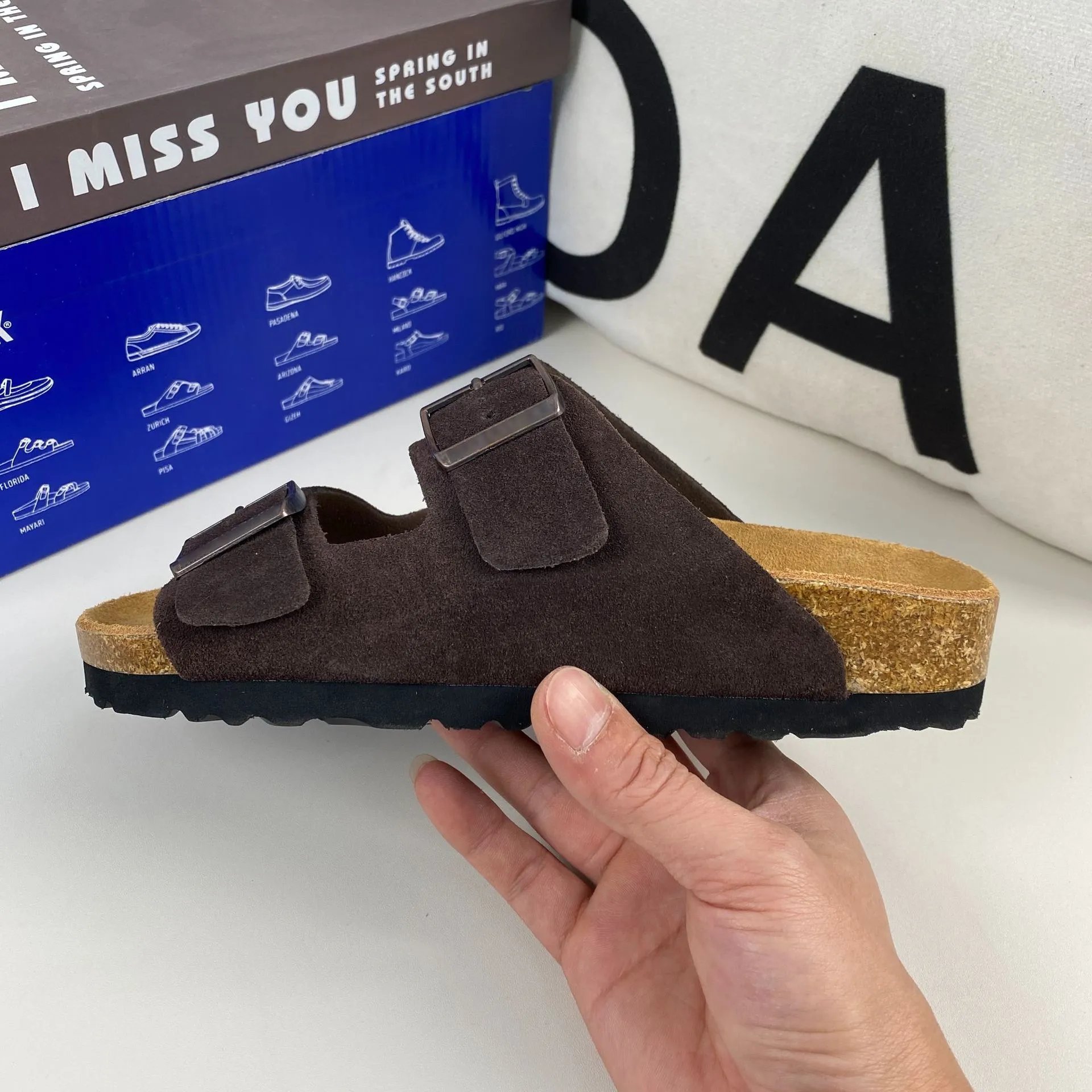 4 Brown (suede）