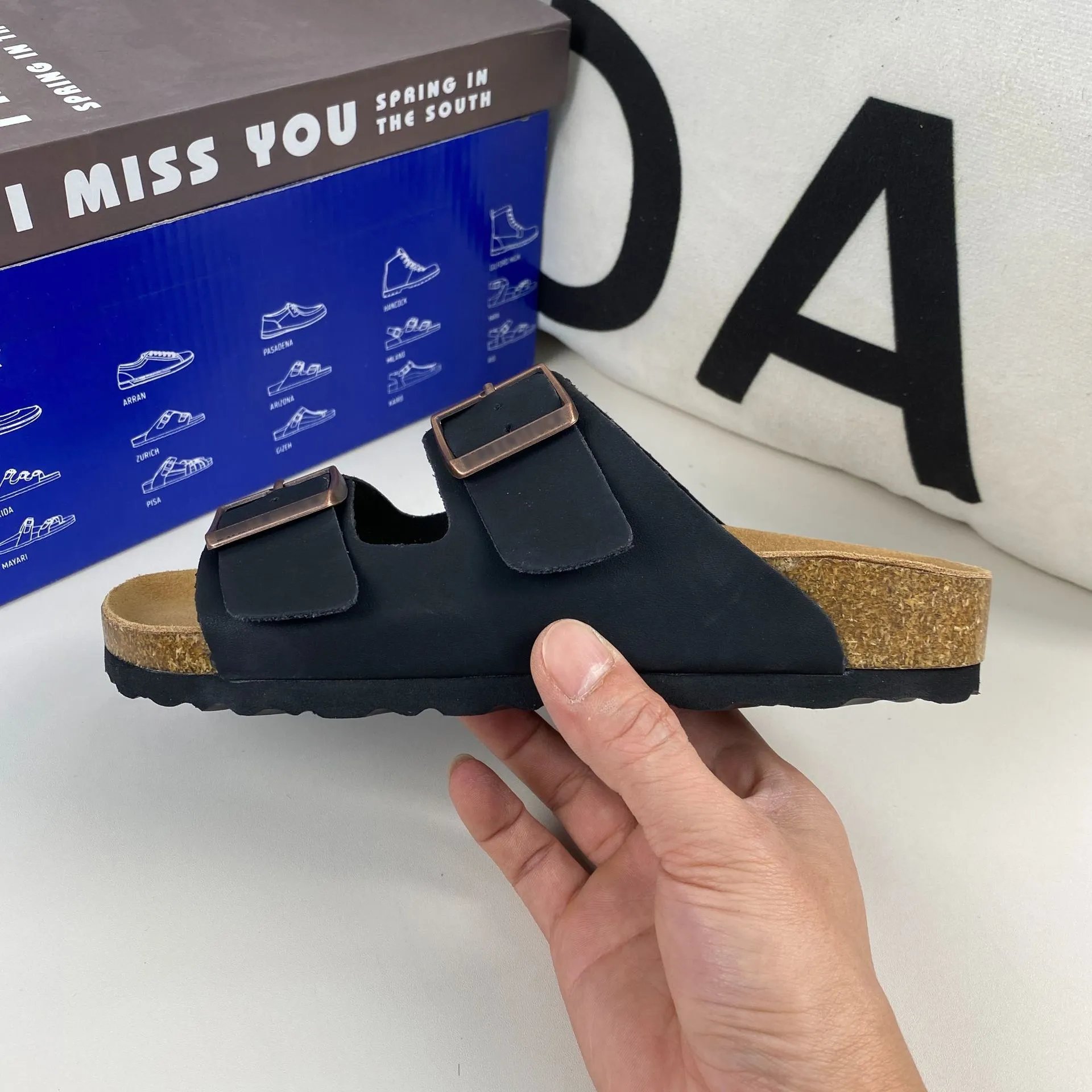 9 Black (leather）