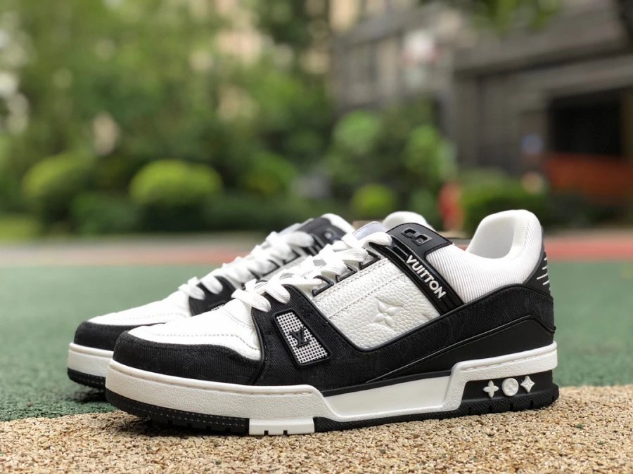 03 Black