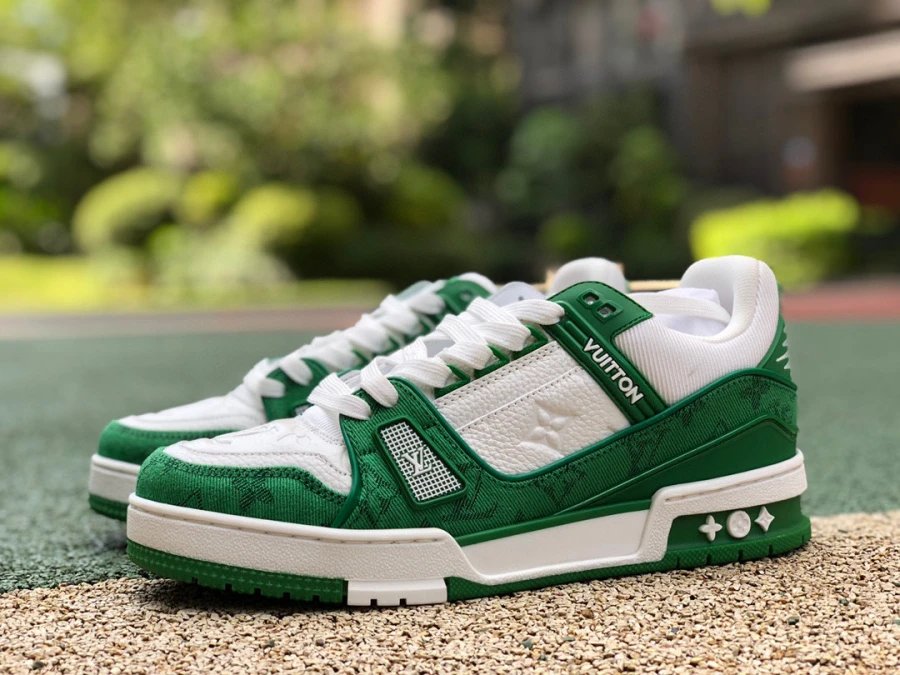 04 Green and White