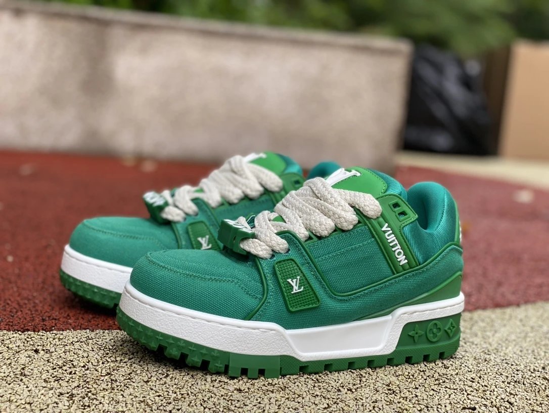 05 Green and White