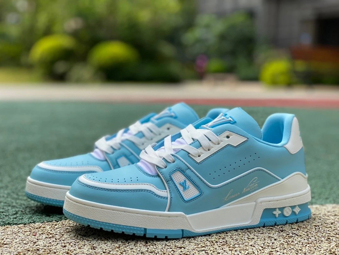 26 Blue and White