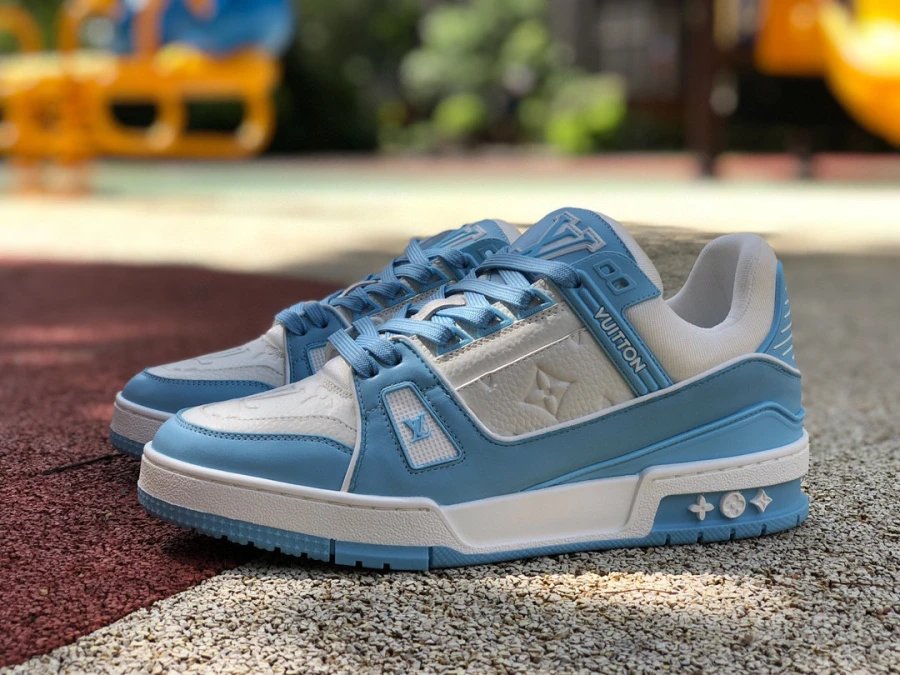 28 Blue and White