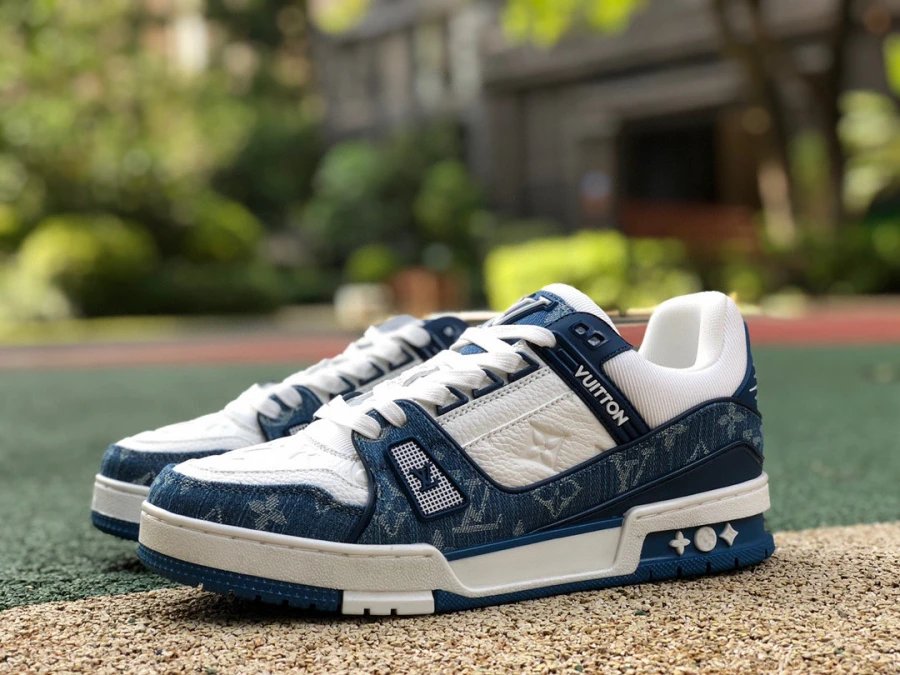 32 Blue and White